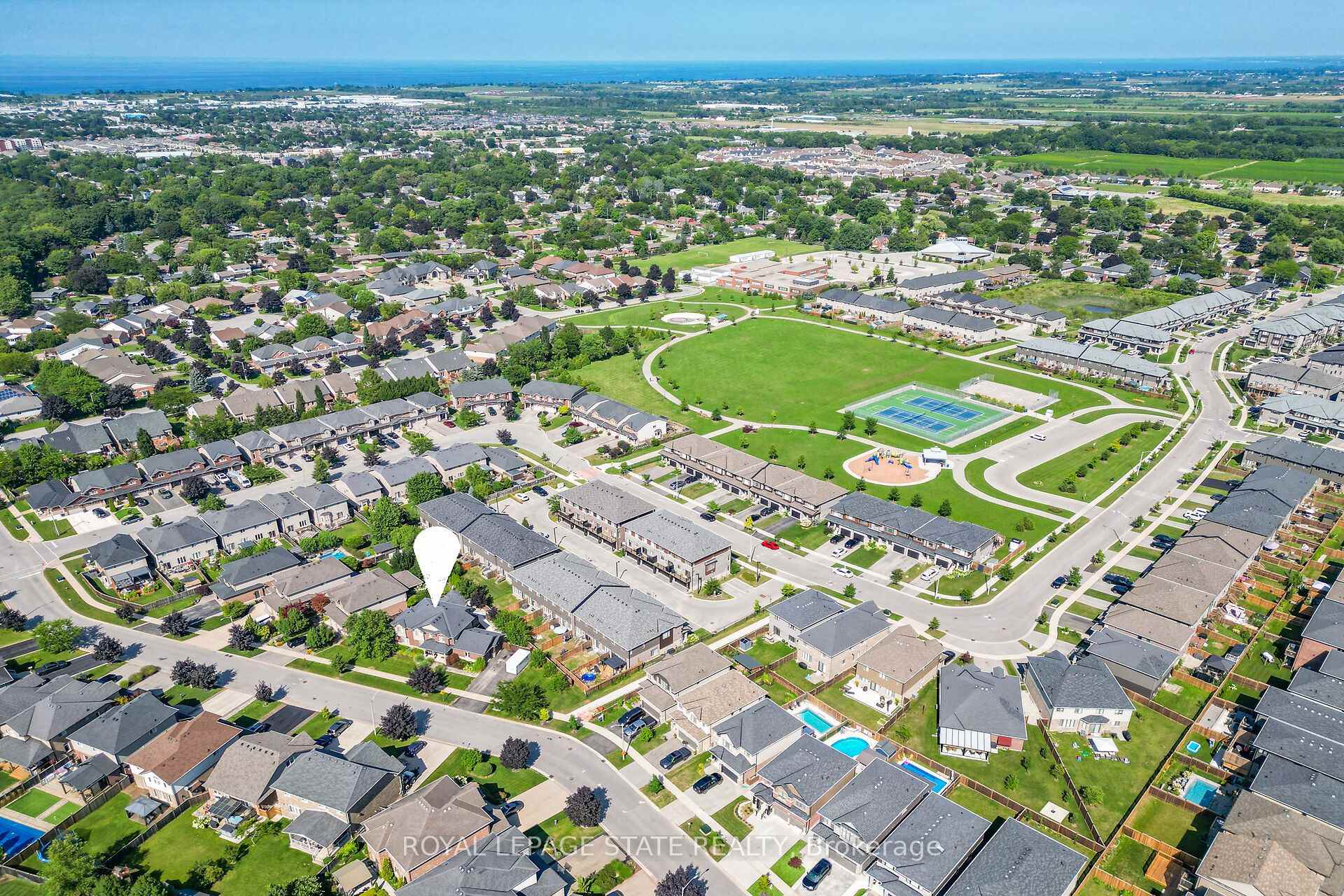 Photo 2 of 4079 Stadelbauer Drive, Lincoln, Beamsville — HOMEH