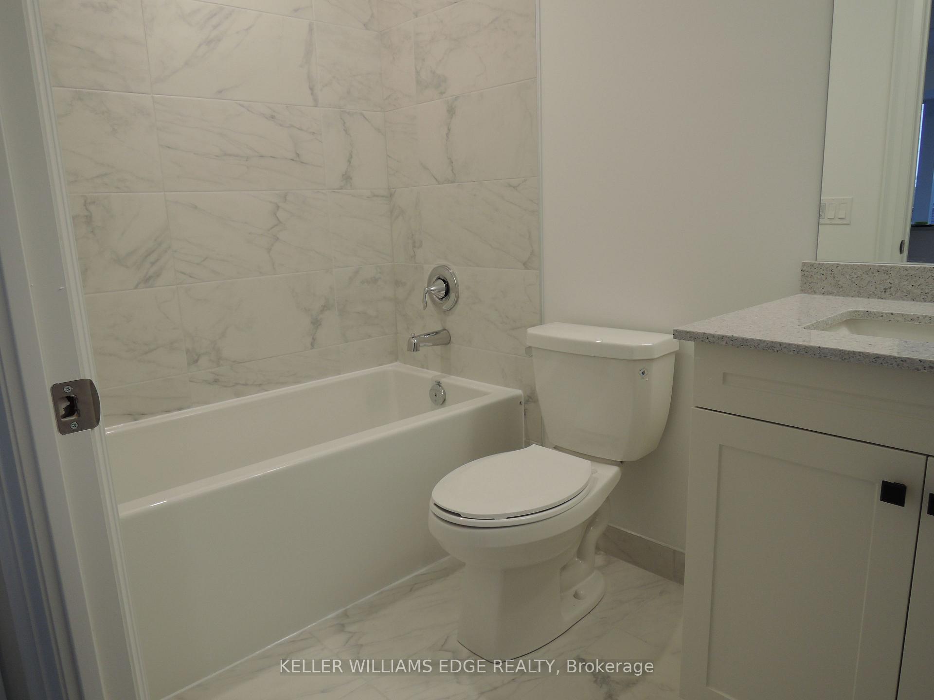 Photo 6 of Unit 208, 1035 Southdown Road, Mississauga, Clarkson — HOMEH
