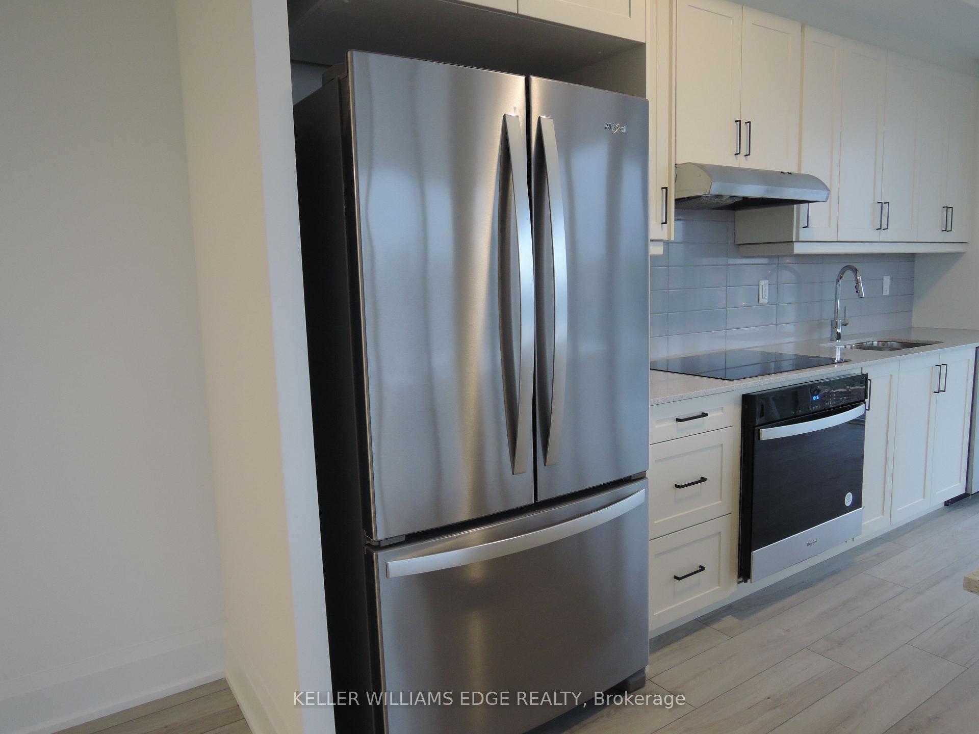 Photo 10 of Unit 208, 1035 Southdown Road, Mississauga, Clarkson — HOMEH