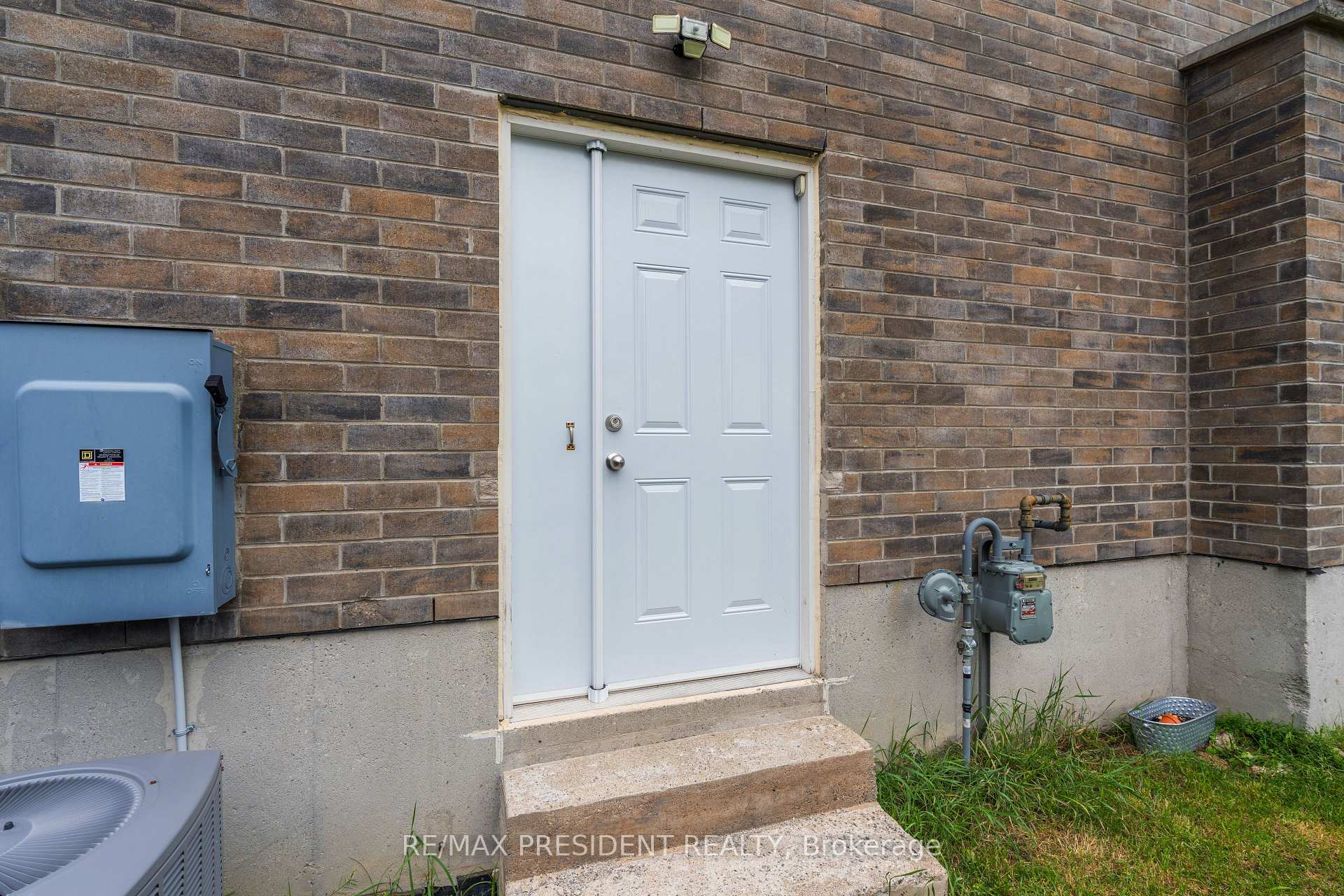 Photo 30 of 2217 Wateroak Drive, London, North S — HOMEH