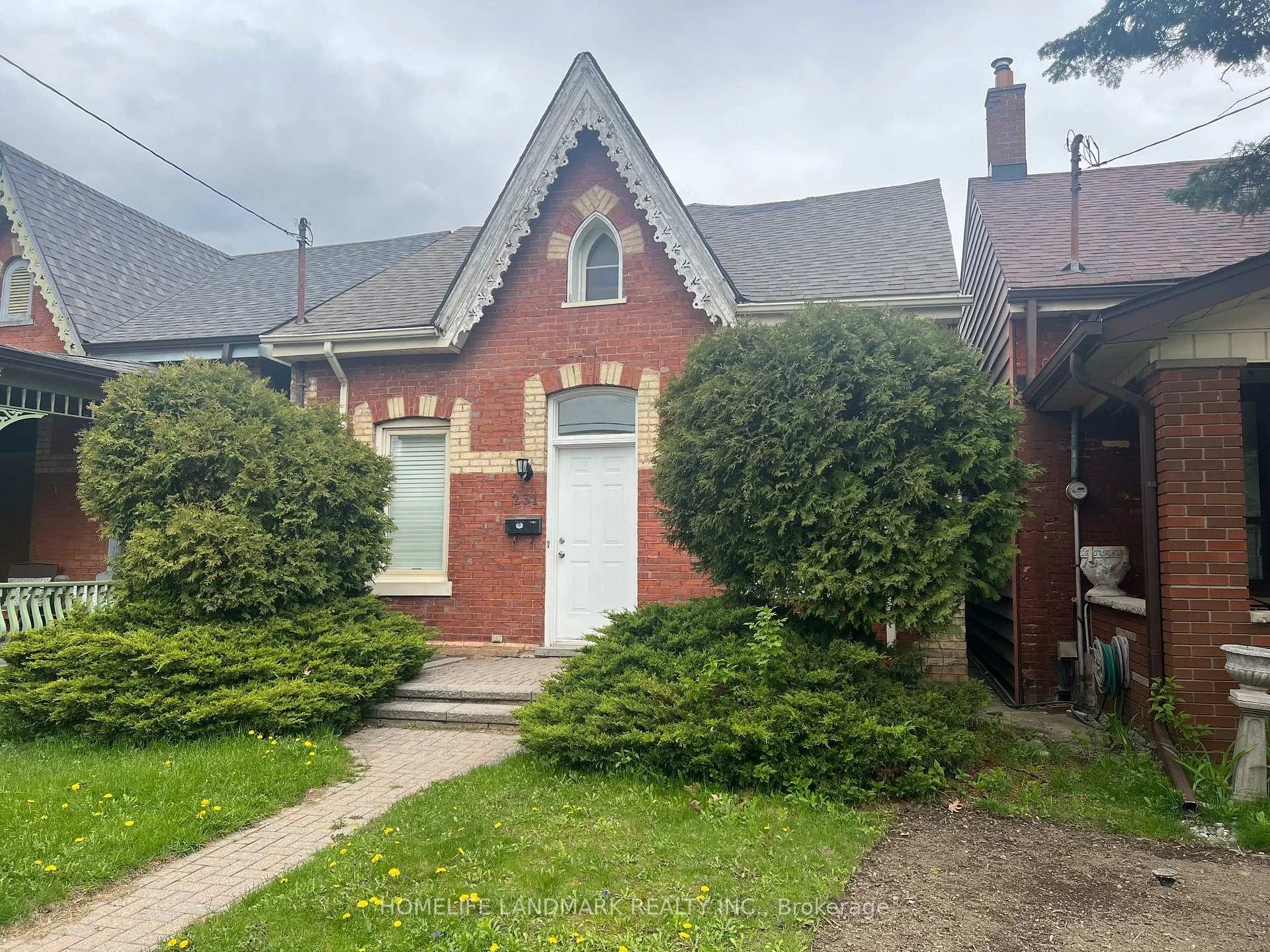 Photo 3 of 231 Clinton Street, Toronto, Palmerston-Little Italy — HOMEH