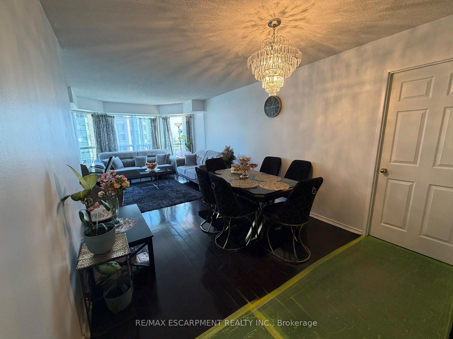 Photo 8 of Unit 802, 325 Webb Drive, Mississauga, City Centre — HOMEH