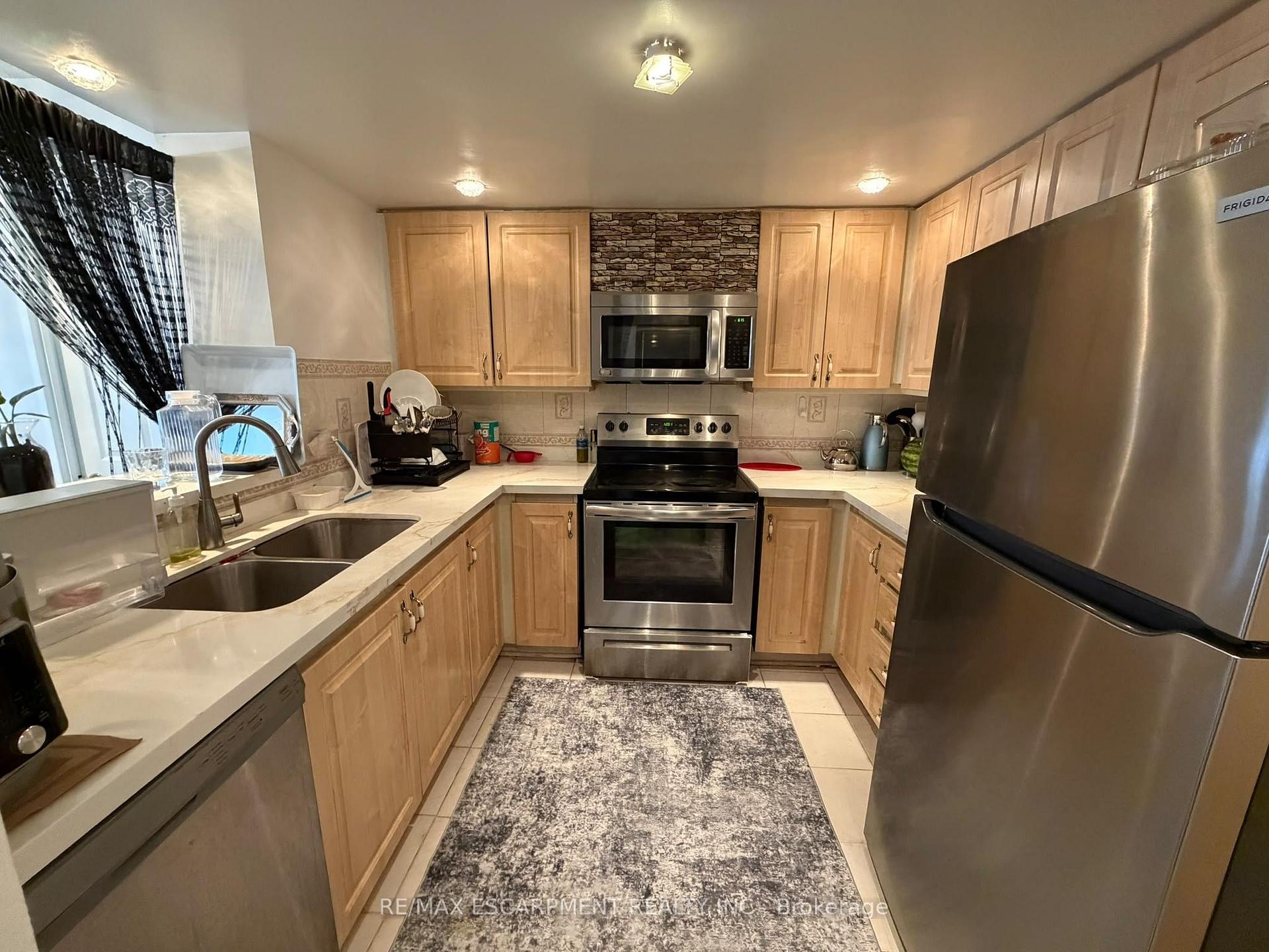 Photo 9 of Unit 802, 325 Webb Drive, Mississauga, City Centre — HOMEH