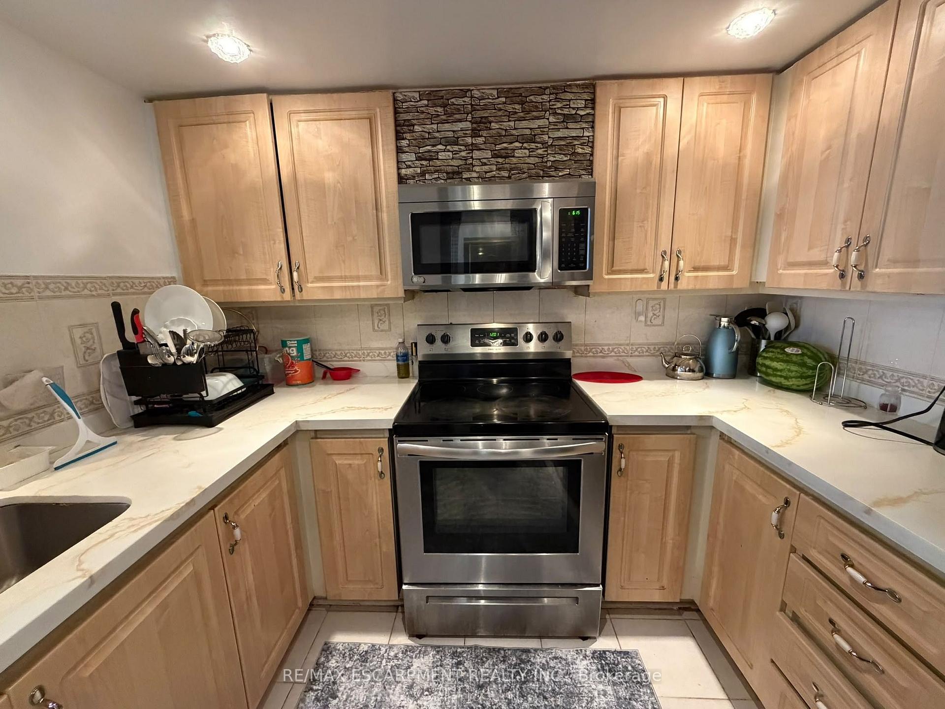 Photo 10 of Unit 802, 325 Webb Drive, Mississauga, City Centre — HOMEH