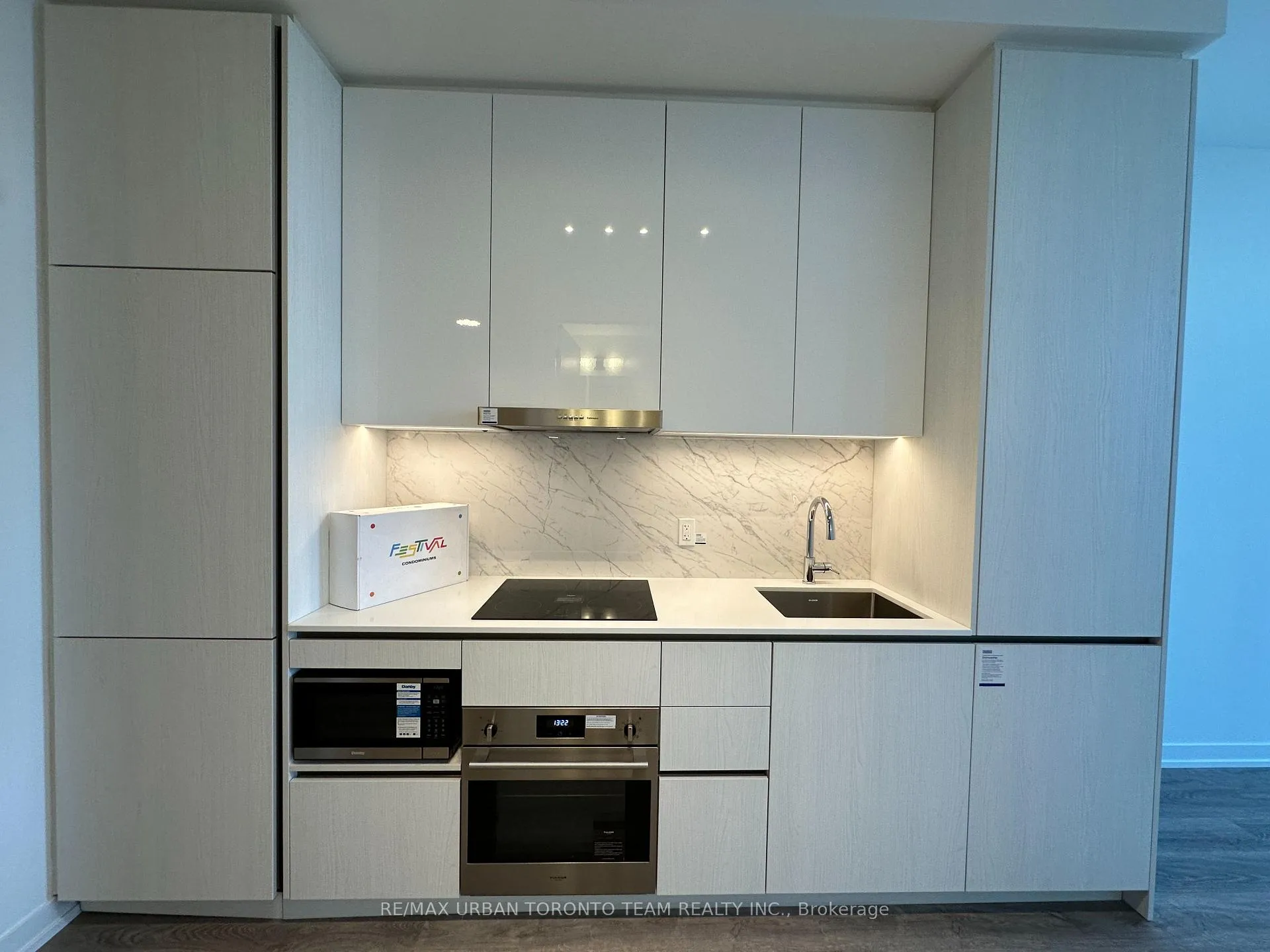 Photo 2 of Unit 608, 8 Interchange Way, Vaughan, Vaughan Corporate Centre — HOMEH