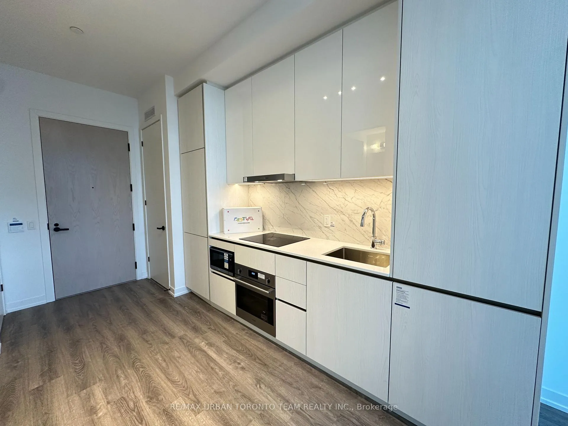 Photo 3 of Unit 608, 8 Interchange Way, Vaughan, Vaughan Corporate Centre — HOMEH