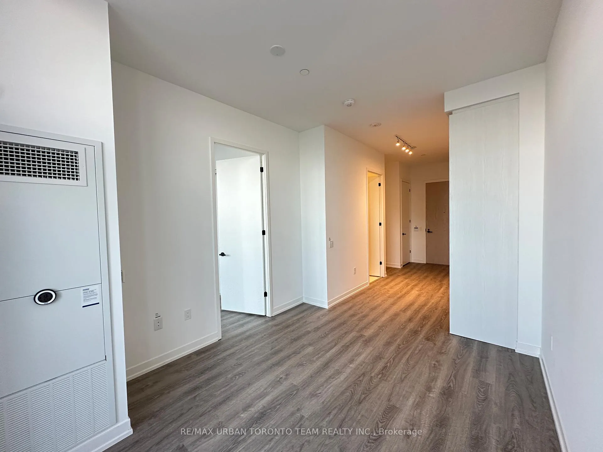 Photo 5 of Unit 608, 8 Interchange Way, Vaughan, Vaughan Corporate Centre — HOMEH