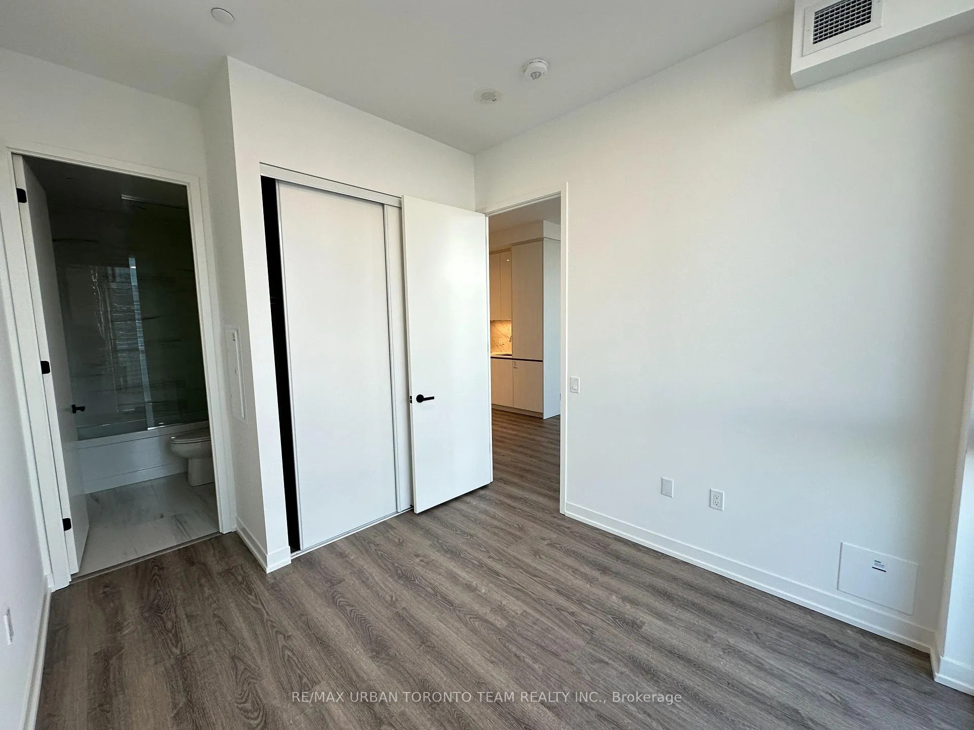 Photo 7 of Unit 608, 8 Interchange Way, Vaughan, Vaughan Corporate Centre — HOMEH
