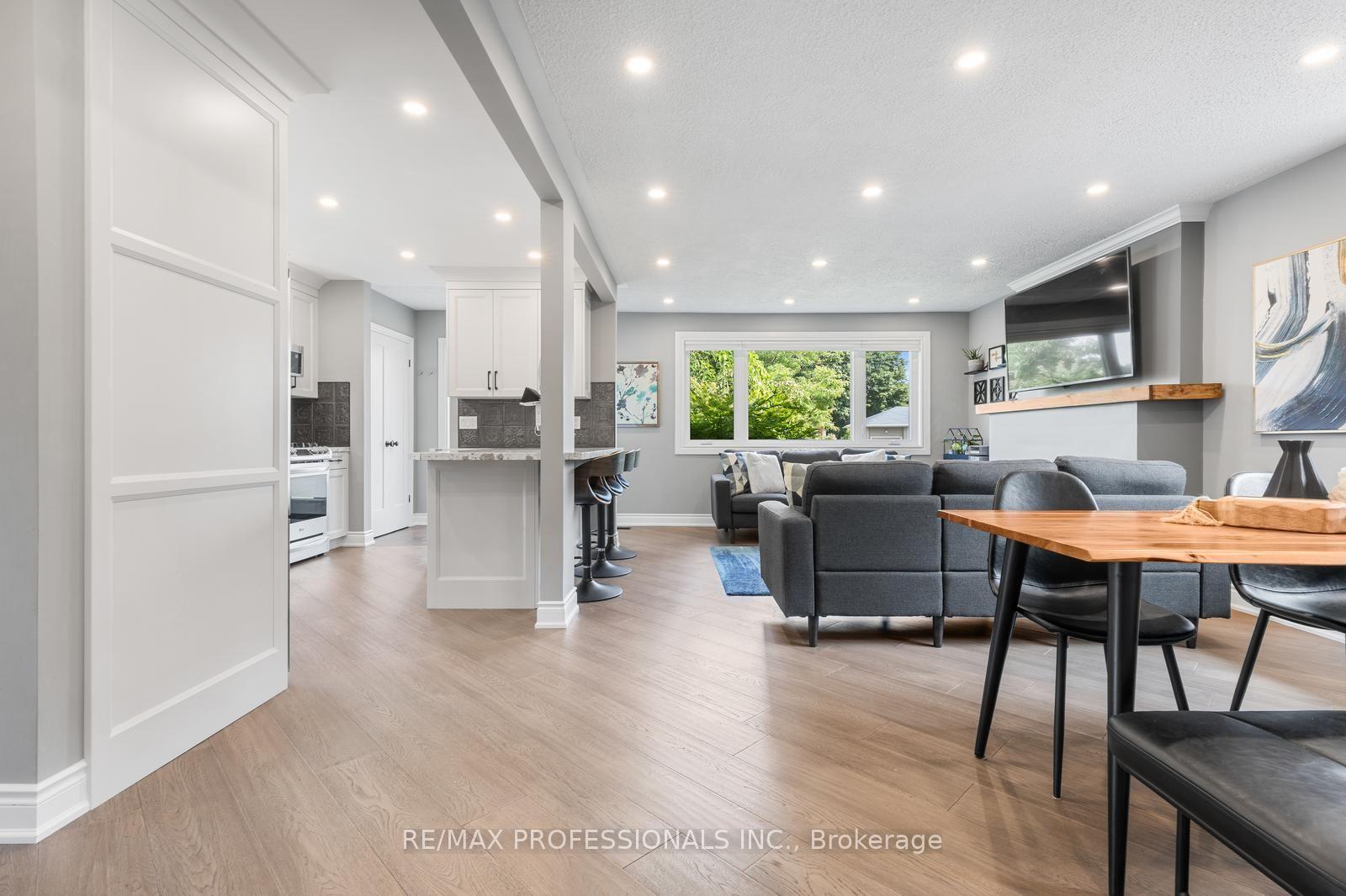 Photo 4 of 20 Hollister Road, Etobicoke, Eringate-Centennial-West Deane — HOMEH