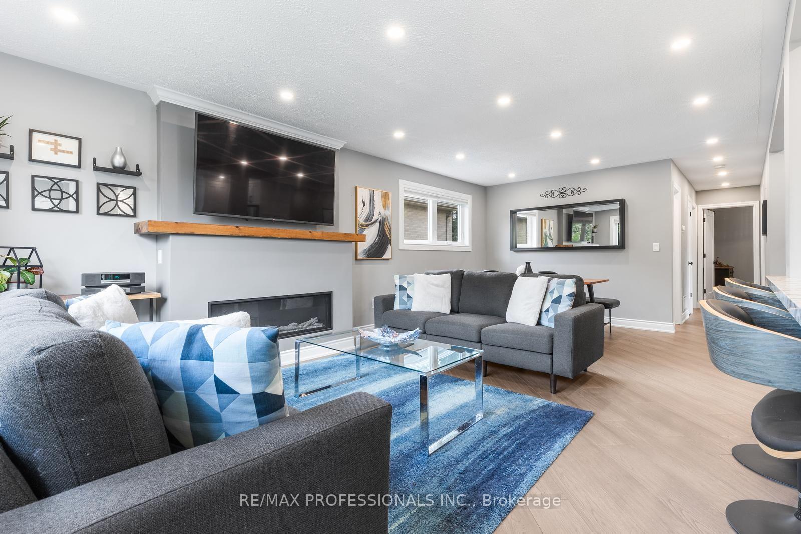 Photo 7 of 20 Hollister Road, Etobicoke, Eringate-Centennial-West Deane — HOMEH