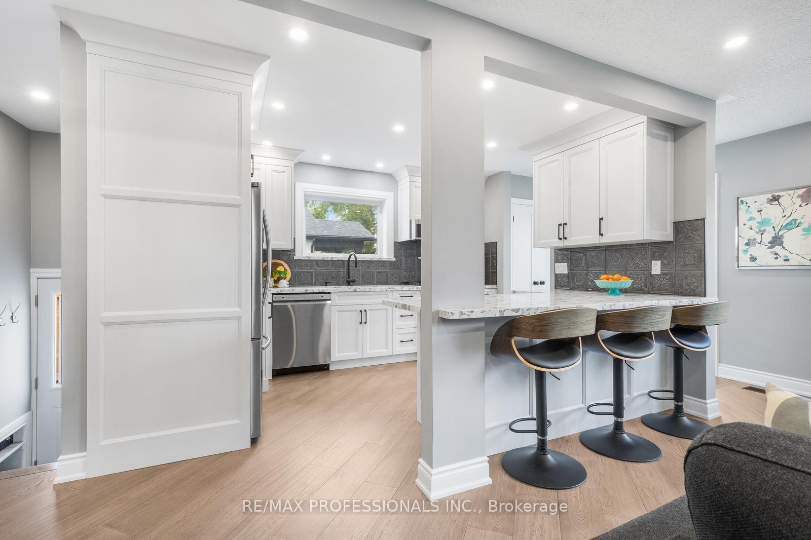 Photo 10 of 20 Hollister Road, Etobicoke, Eringate-Centennial-West Deane — HOMEH