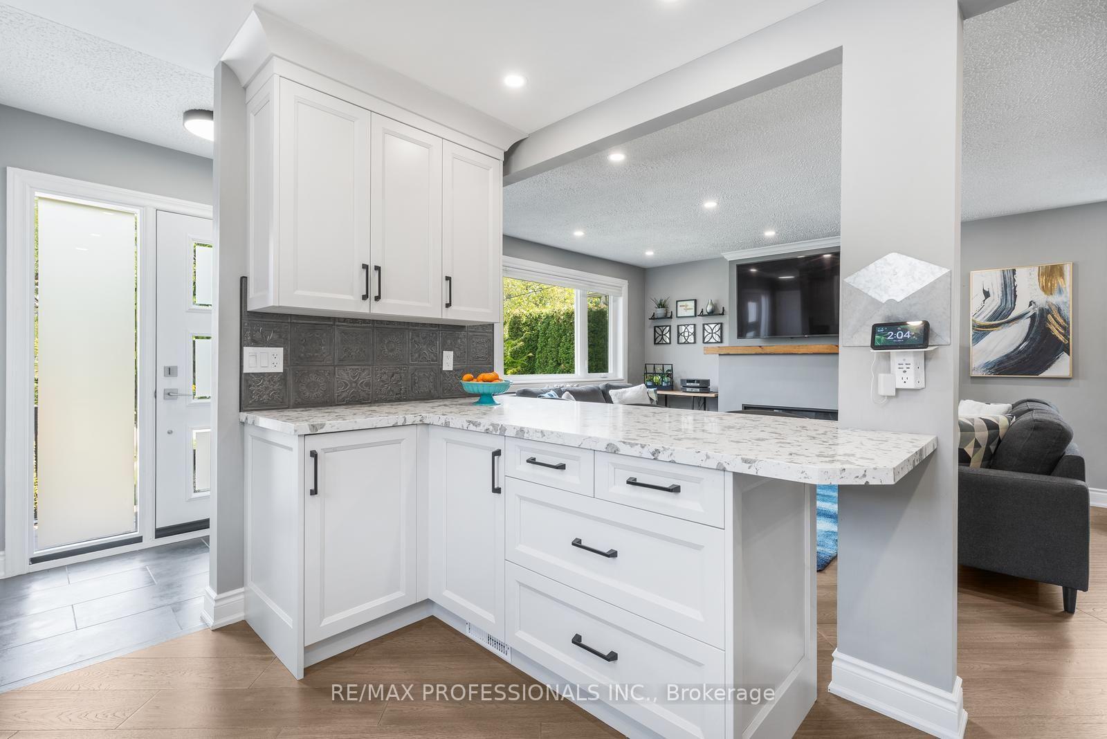 Photo 12 of 20 Hollister Road, Etobicoke, Eringate-Centennial-West Deane — HOMEH