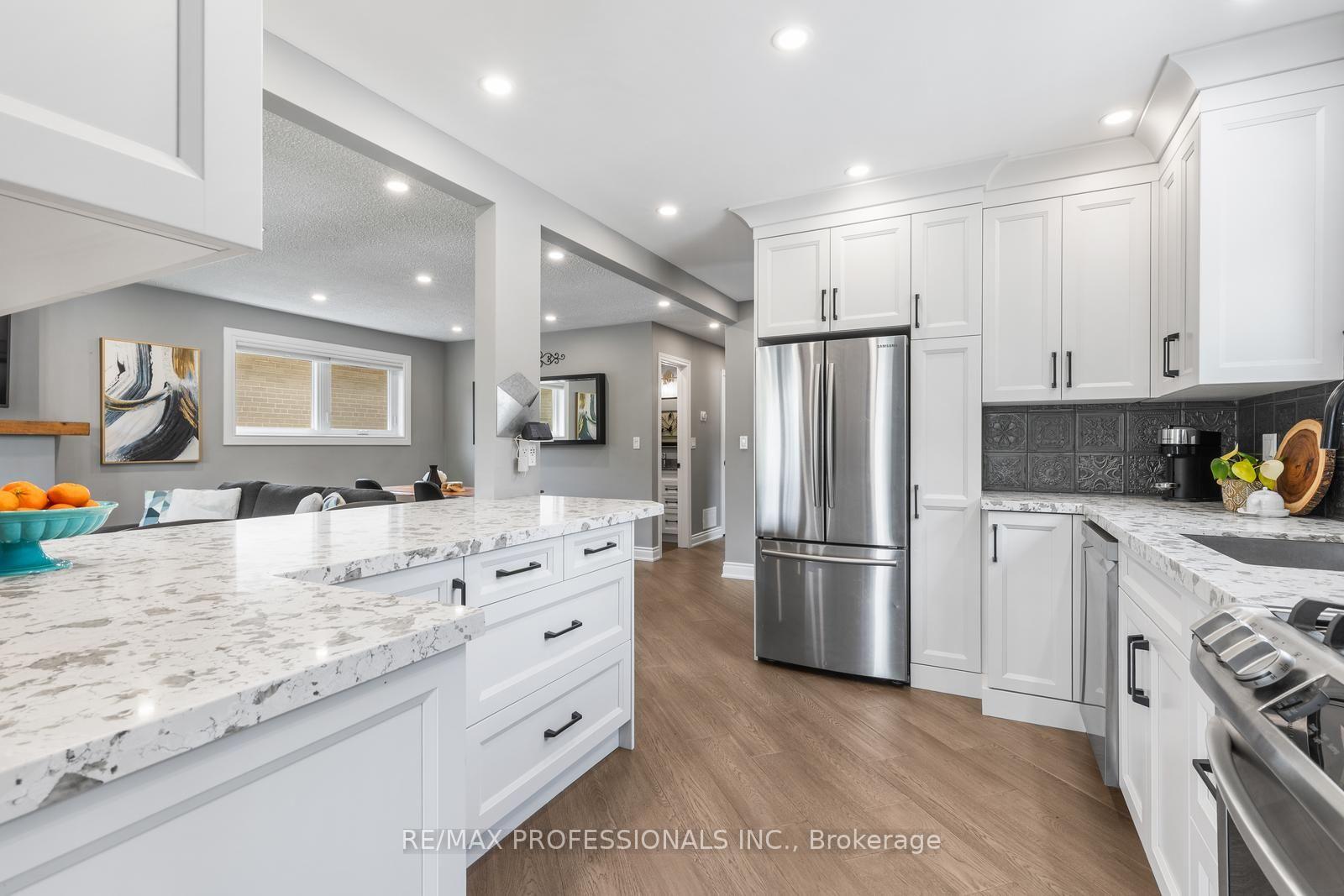 Photo 13 of 20 Hollister Road, Etobicoke, Eringate-Centennial-West Deane — HOMEH