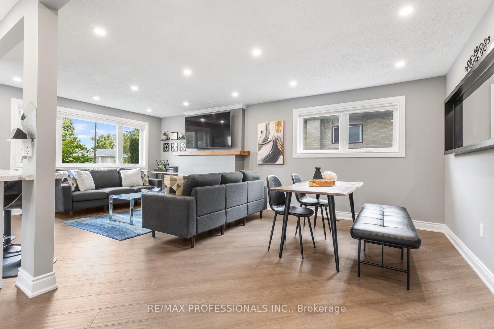 Photo 15 of 20 Hollister Road, Etobicoke, Eringate-Centennial-West Deane — HOMEH