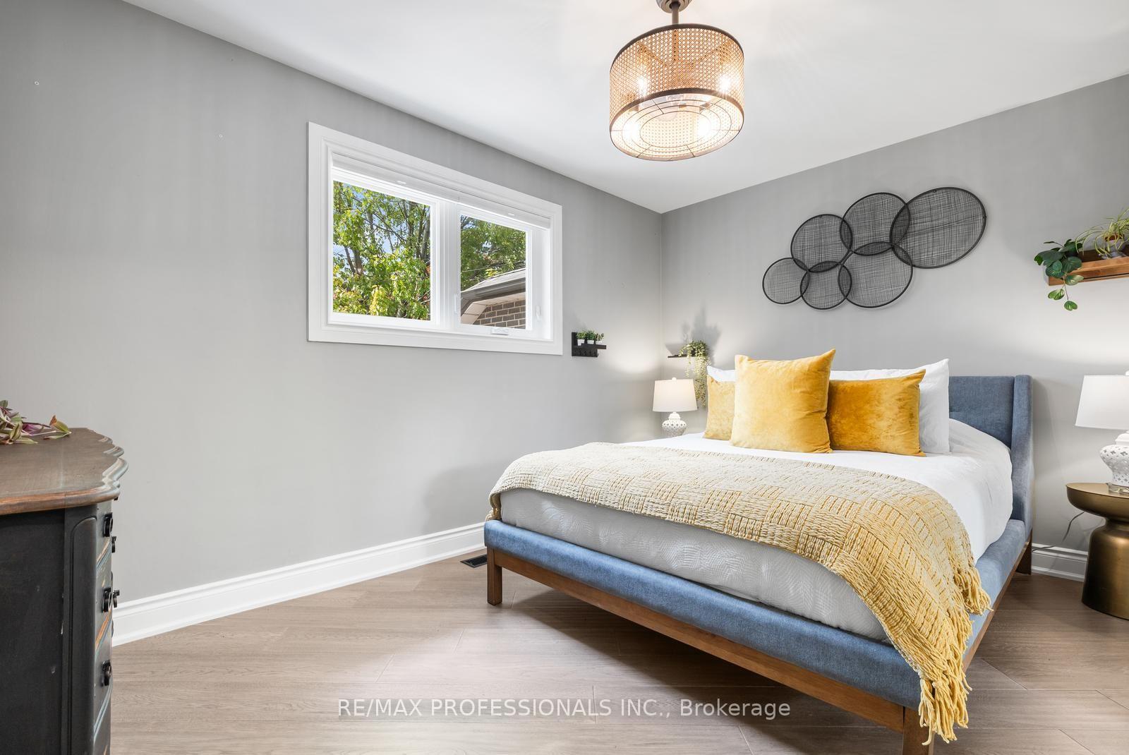 Photo 16 of 20 Hollister Road, Etobicoke, Eringate-Centennial-West Deane — HOMEH