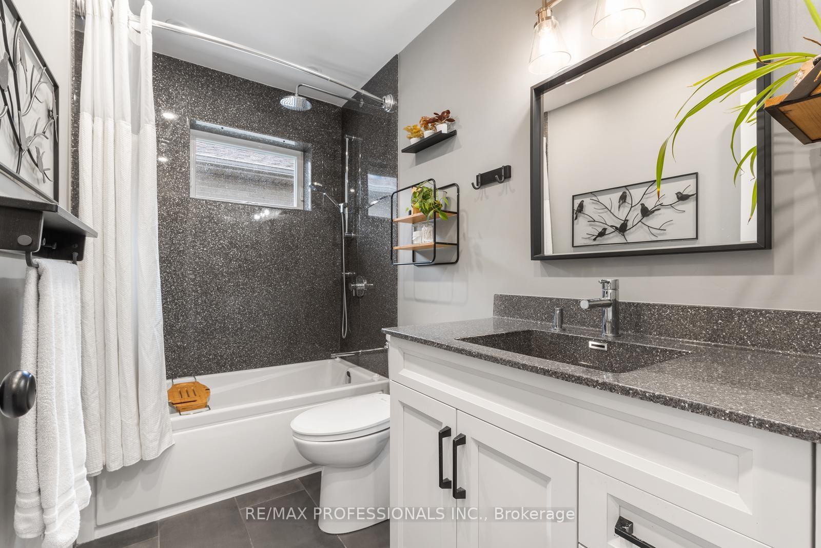 Photo 19 of 20 Hollister Road, Etobicoke, Eringate-Centennial-West Deane — HOMEH