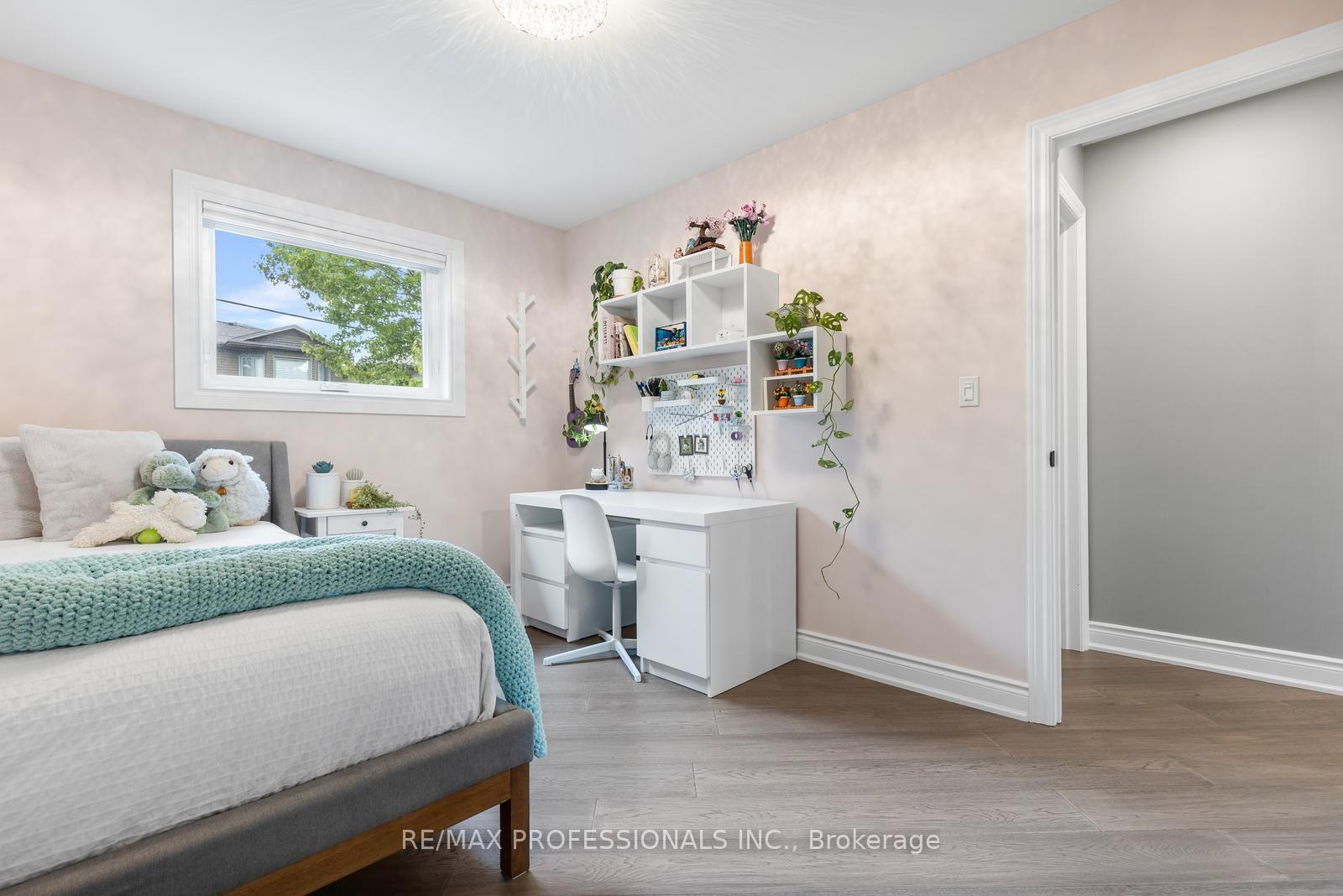 Photo 21 of 20 Hollister Road, Etobicoke, Eringate-Centennial-West Deane — HOMEH