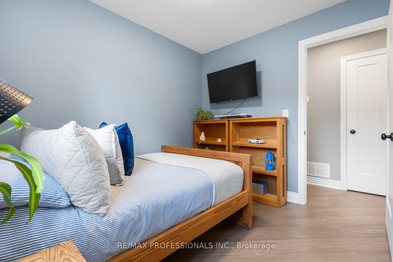Photo 23 of 20 Hollister Road, Etobicoke, Eringate-Centennial-West Deane — HOMEH