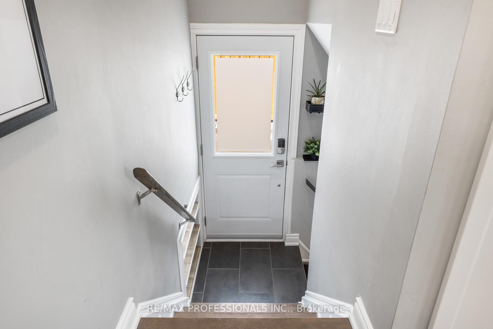 Photo 24 of 20 Hollister Road, Etobicoke, Eringate-Centennial-West Deane — HOMEH
