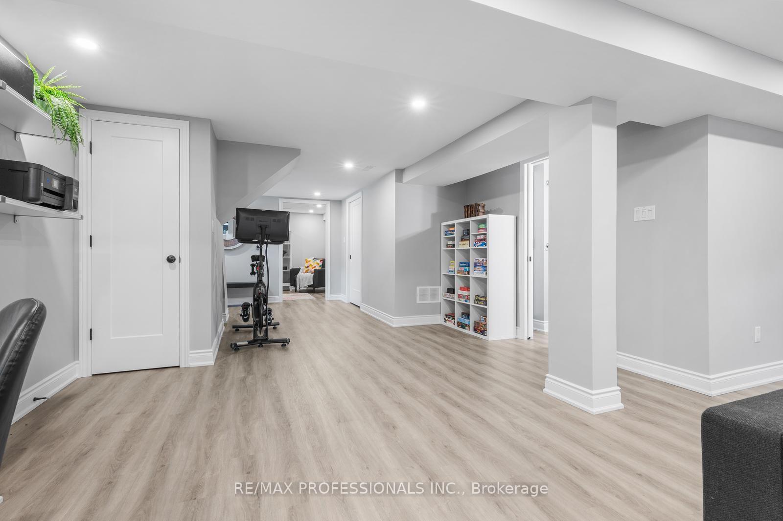 Photo 29 of 20 Hollister Road, Etobicoke, Eringate-Centennial-West Deane — HOMEH
