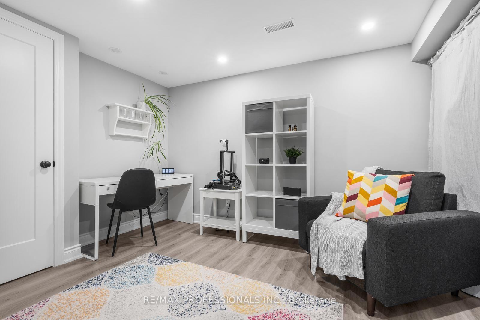 Photo 31 of 20 Hollister Road, Etobicoke, Eringate-Centennial-West Deane — HOMEH