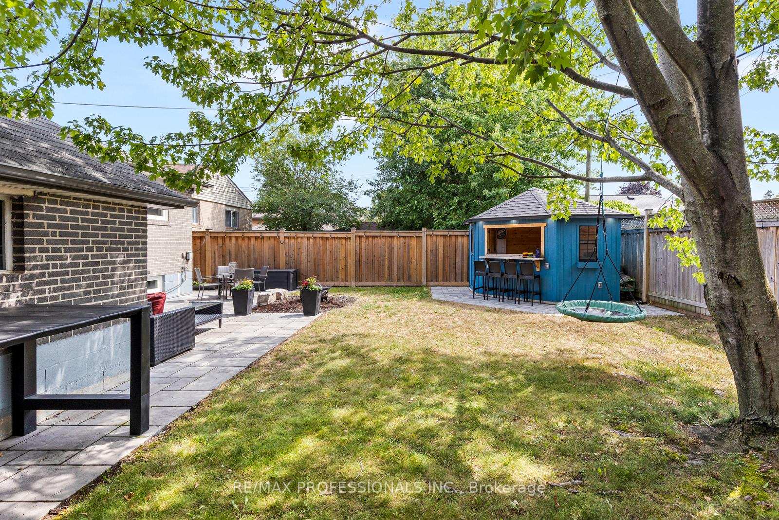 Photo 32 of 20 Hollister Road, Etobicoke, Eringate-Centennial-West Deane — HOMEH