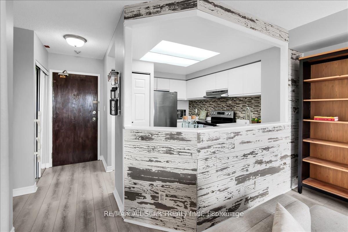 Photo 8 of Unit 1002, 711 Rossland Road E, Whitby, Pringle Creek — HOMEH