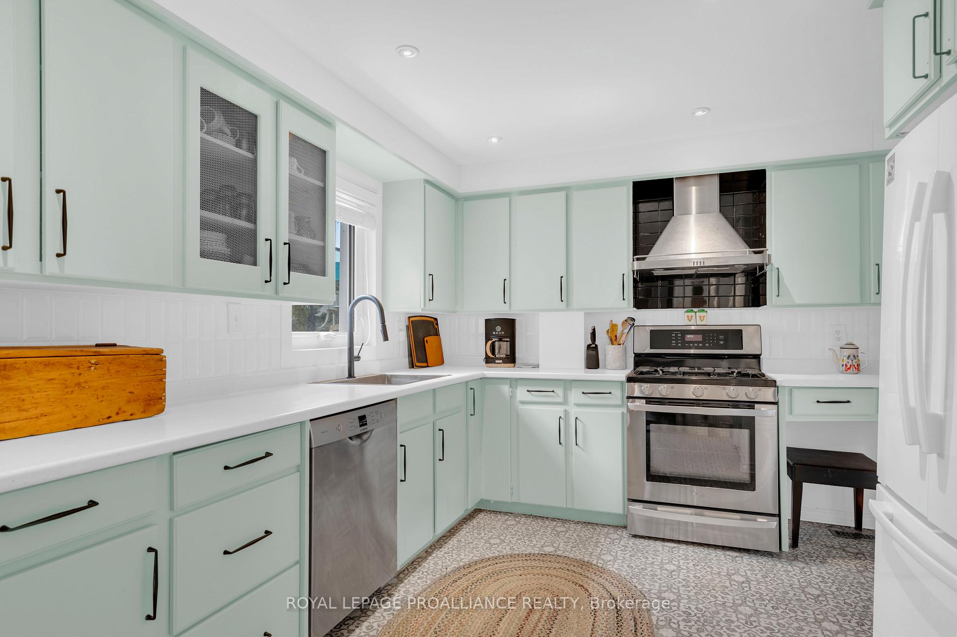 Photo 24 of 28 West Street, Prince Edward County, Wellington — HOMEH