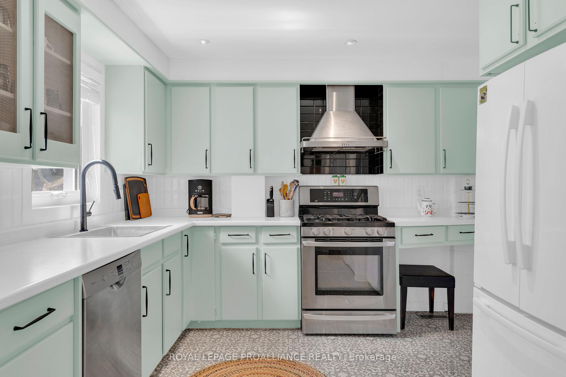 Photo 25 of 28 West Street, Prince Edward County, Wellington — HOMEH