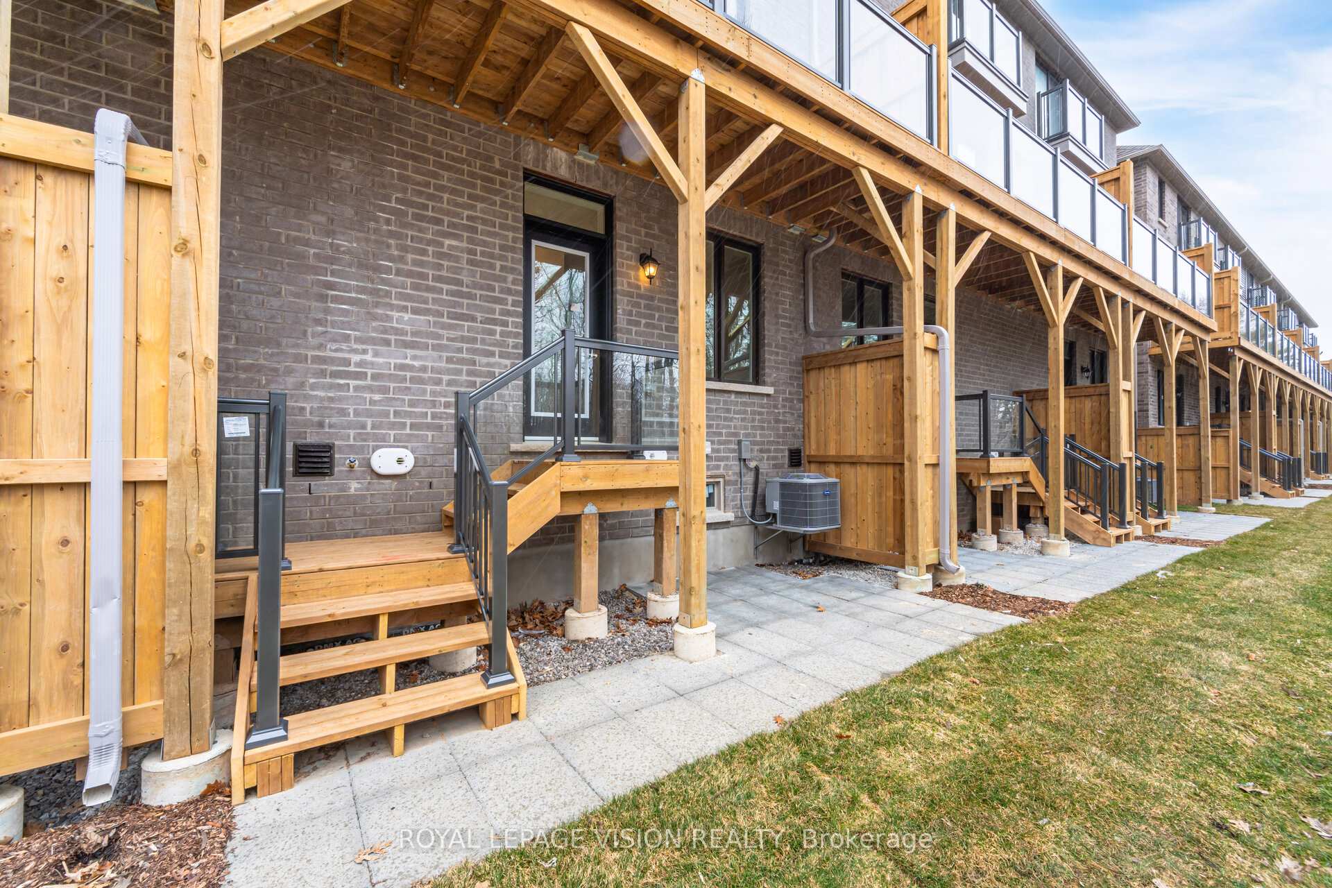 Photo 47 of 61 Folcroft Street, Brampton, Credit Valley — HOMEH