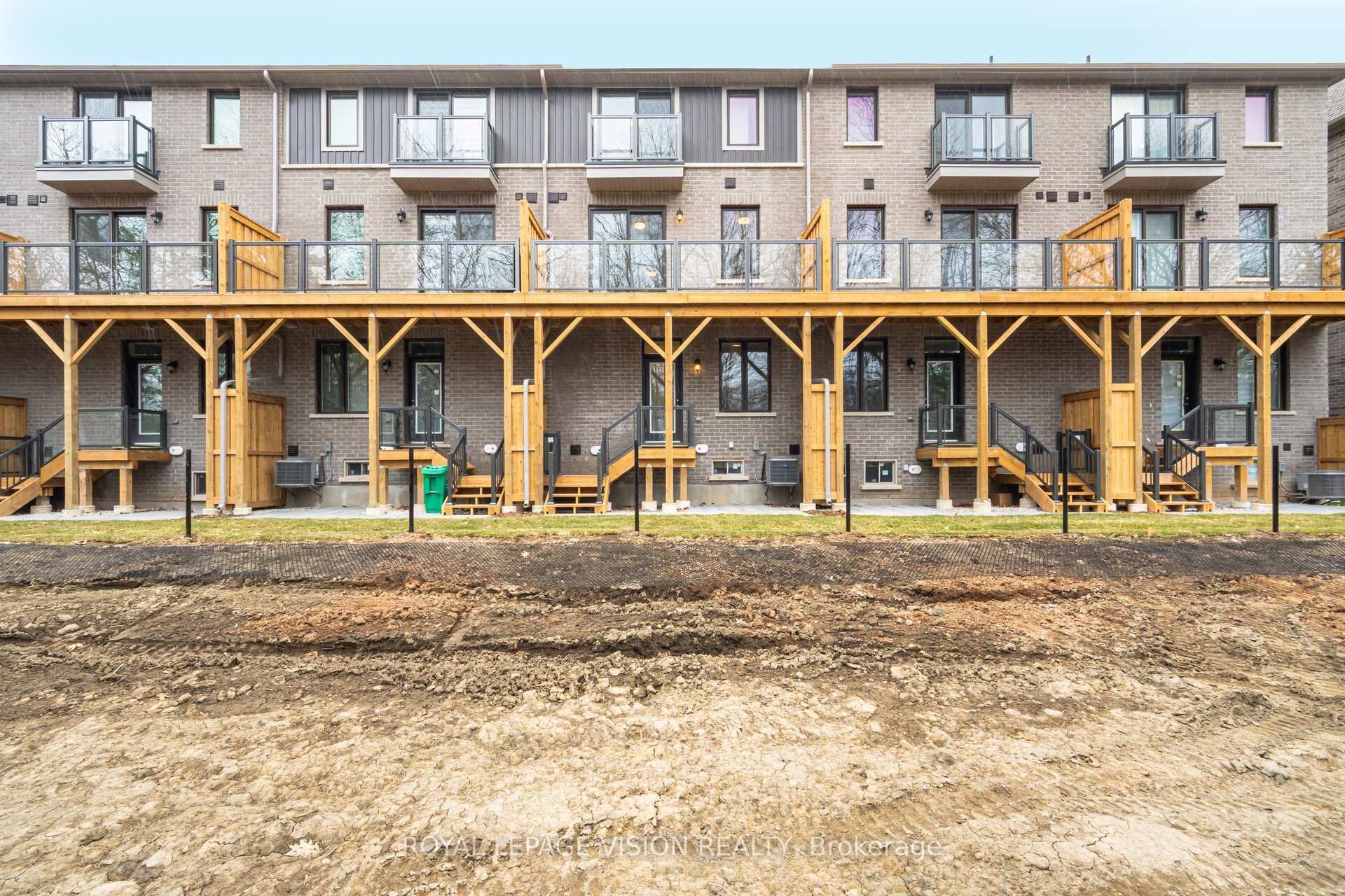 Photo 50 of 61 Folcroft Street, Brampton, Credit Valley — HOMEH