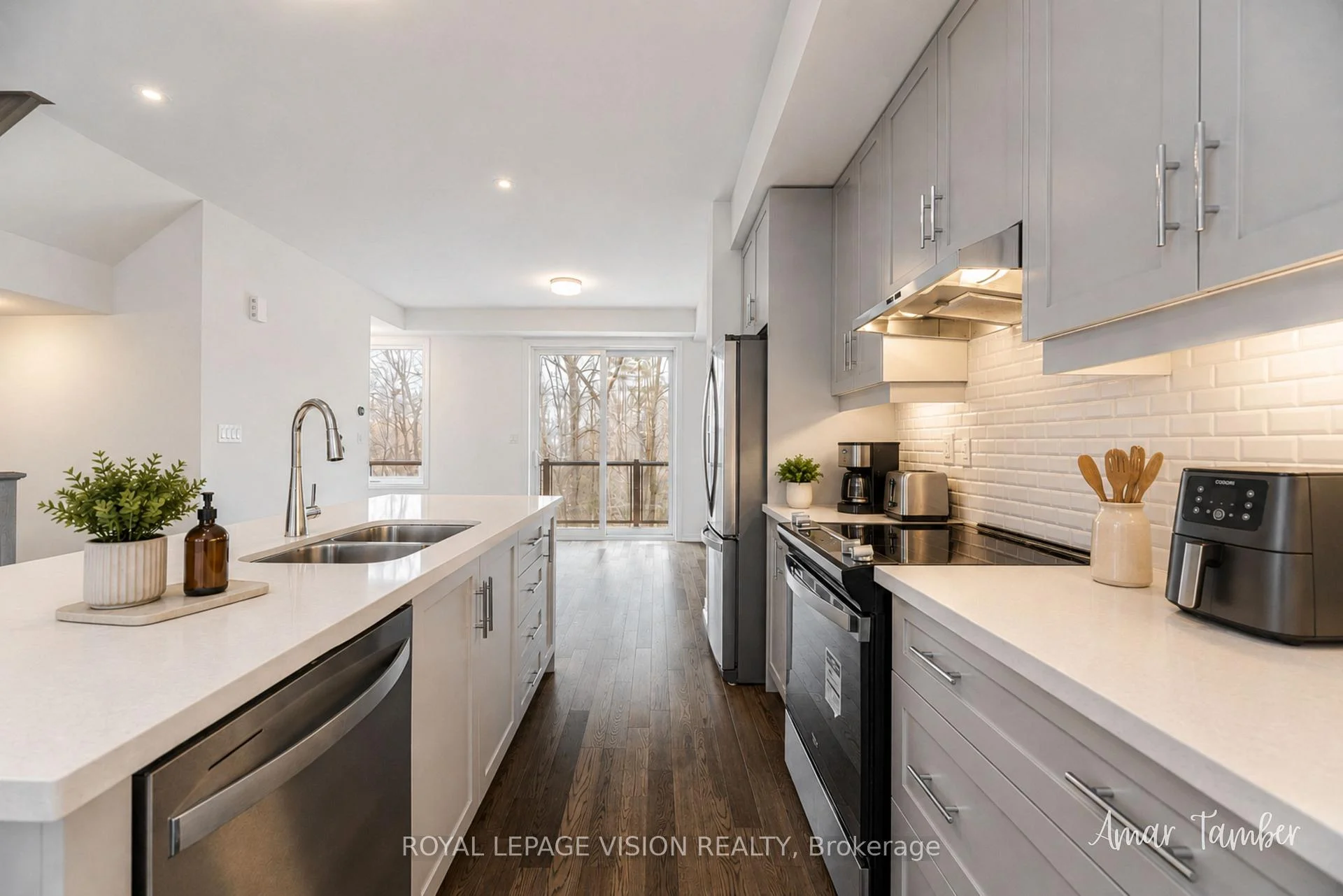 Photo 3 of 61 Folcroft Street, Brampton, Credit Valley — HOMEH