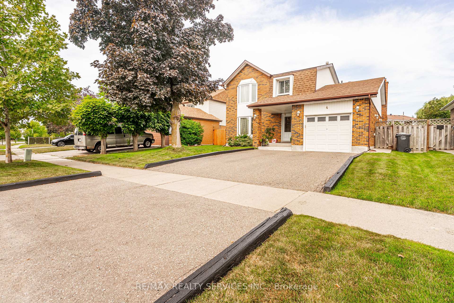 Photo 1 of 4 Markham Street, Brampton, Central Park — HOMEH