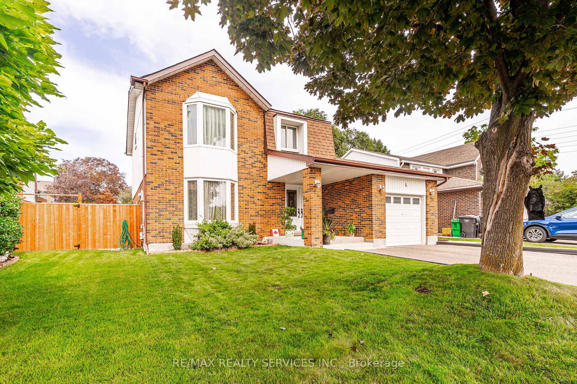 Photo 2 of 4 Markham Street, Brampton, Central Park — HOMEH