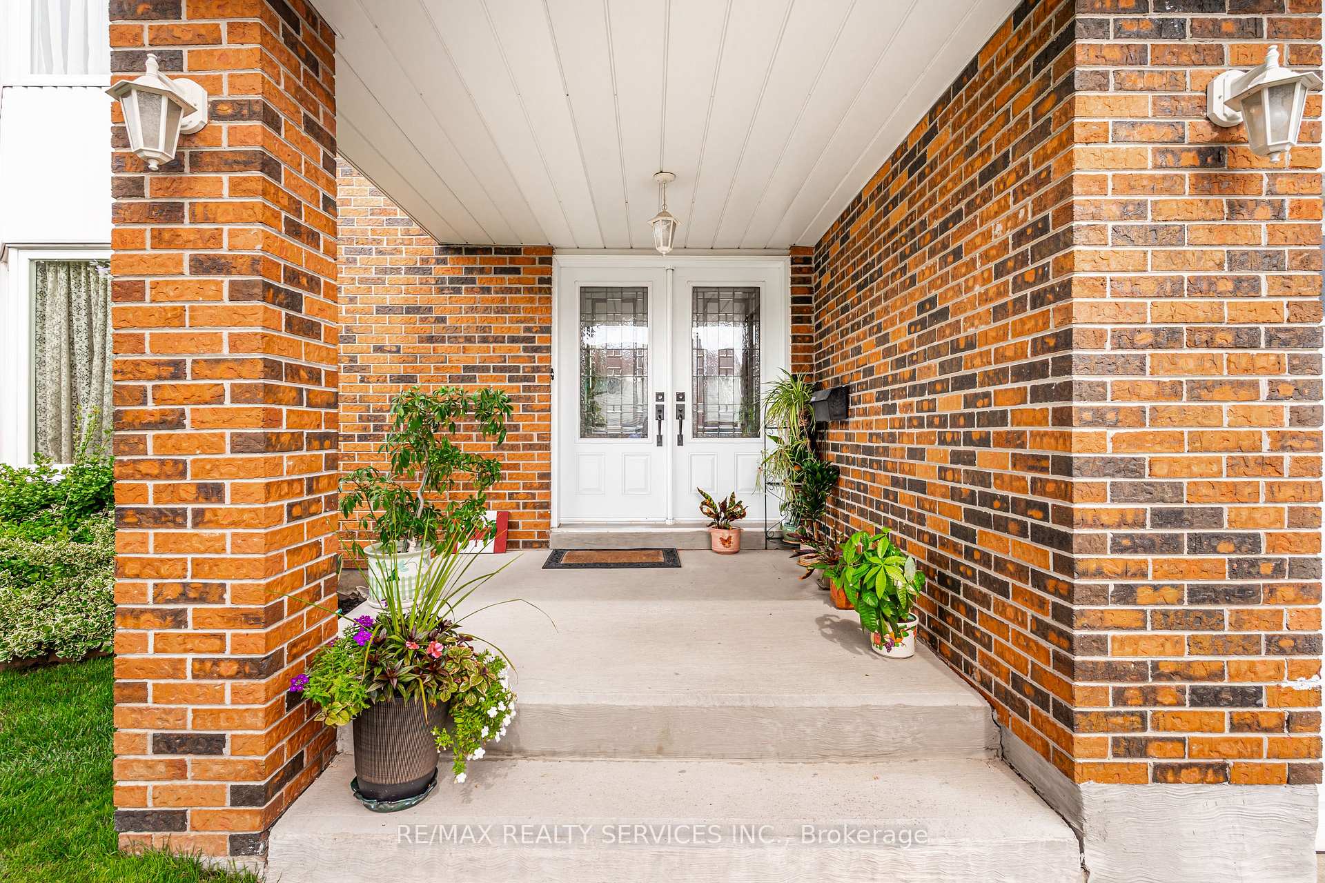 Photo 3 of 4 Markham Street, Brampton, Central Park — HOMEH