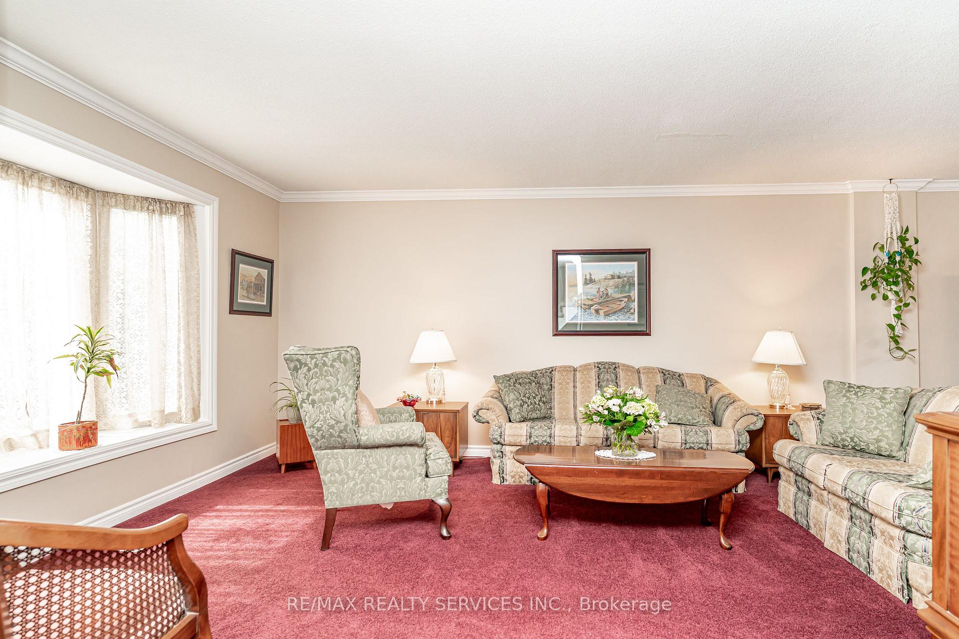 Photo 6 of 4 Markham Street, Brampton, Central Park — HOMEH