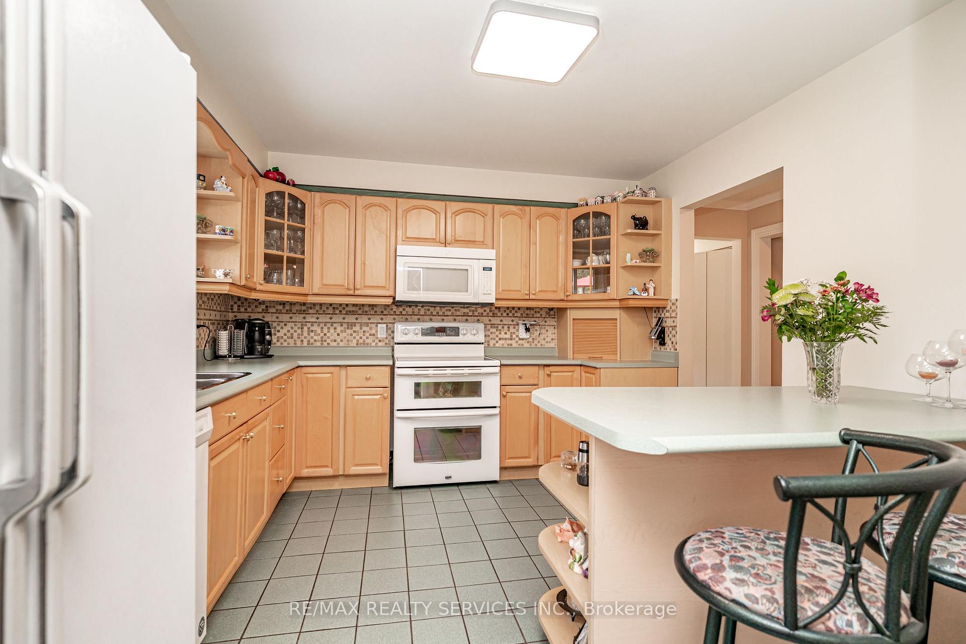 Photo 10 of 4 Markham Street, Brampton, Central Park — HOMEH