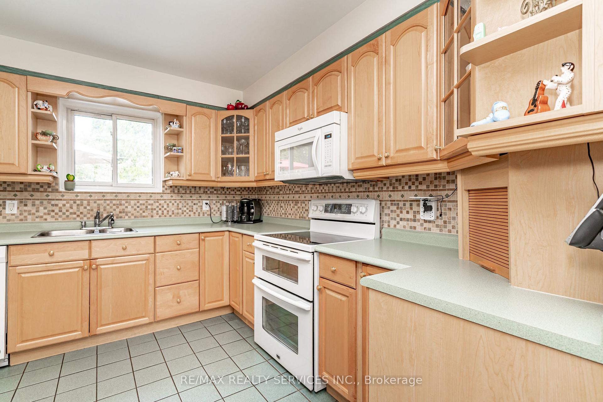 Photo 12 of 4 Markham Street, Brampton, Central Park — HOMEH