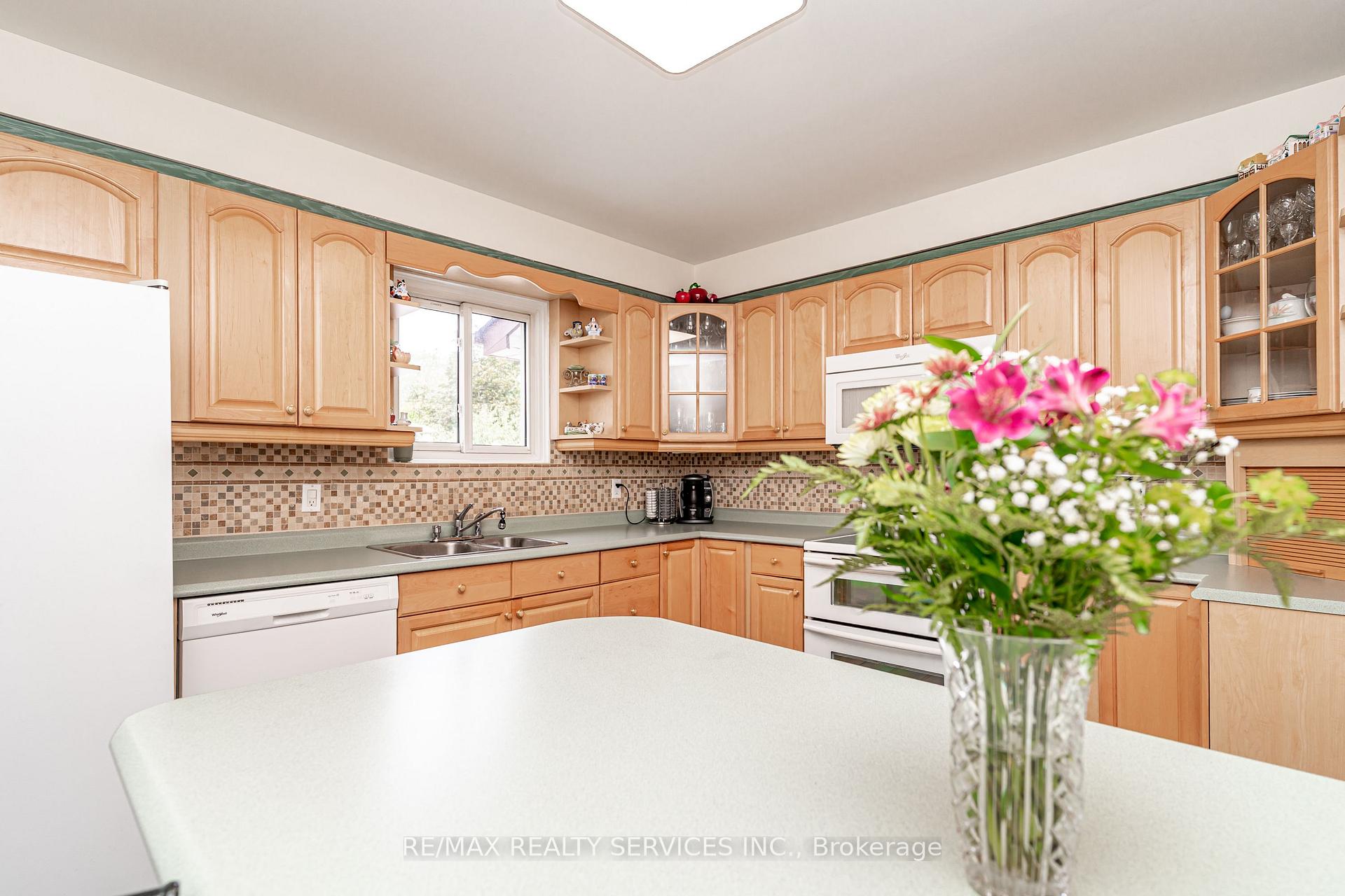 Photo 13 of 4 Markham Street, Brampton, Central Park — HOMEH