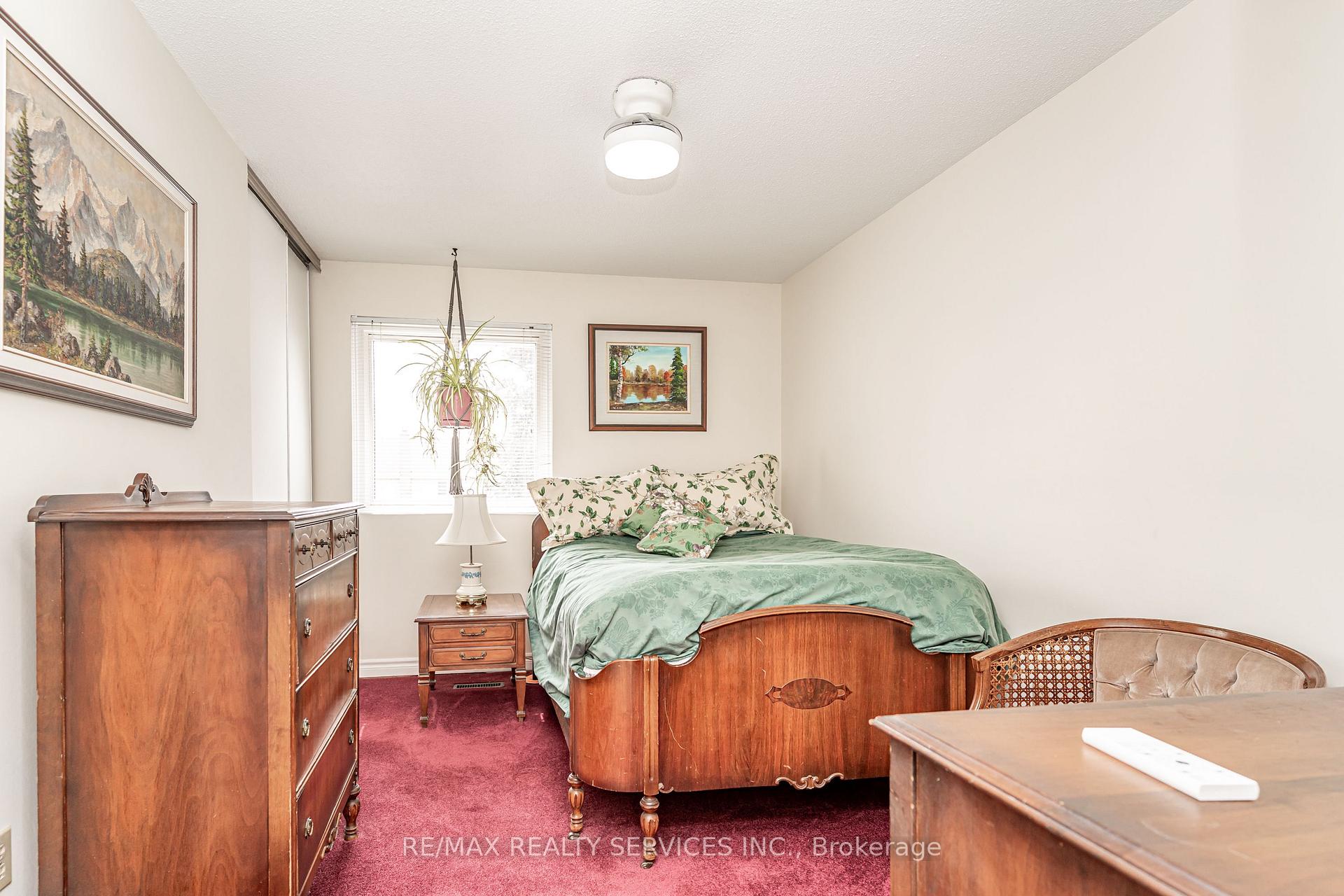 Photo 21 of 4 Markham Street, Brampton, Central Park — HOMEH