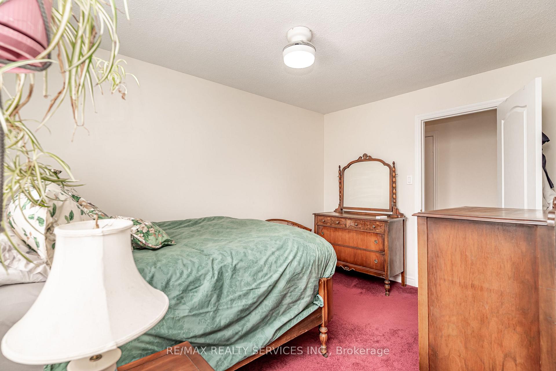 Photo 23 of 4 Markham Street, Brampton, Central Park — HOMEH