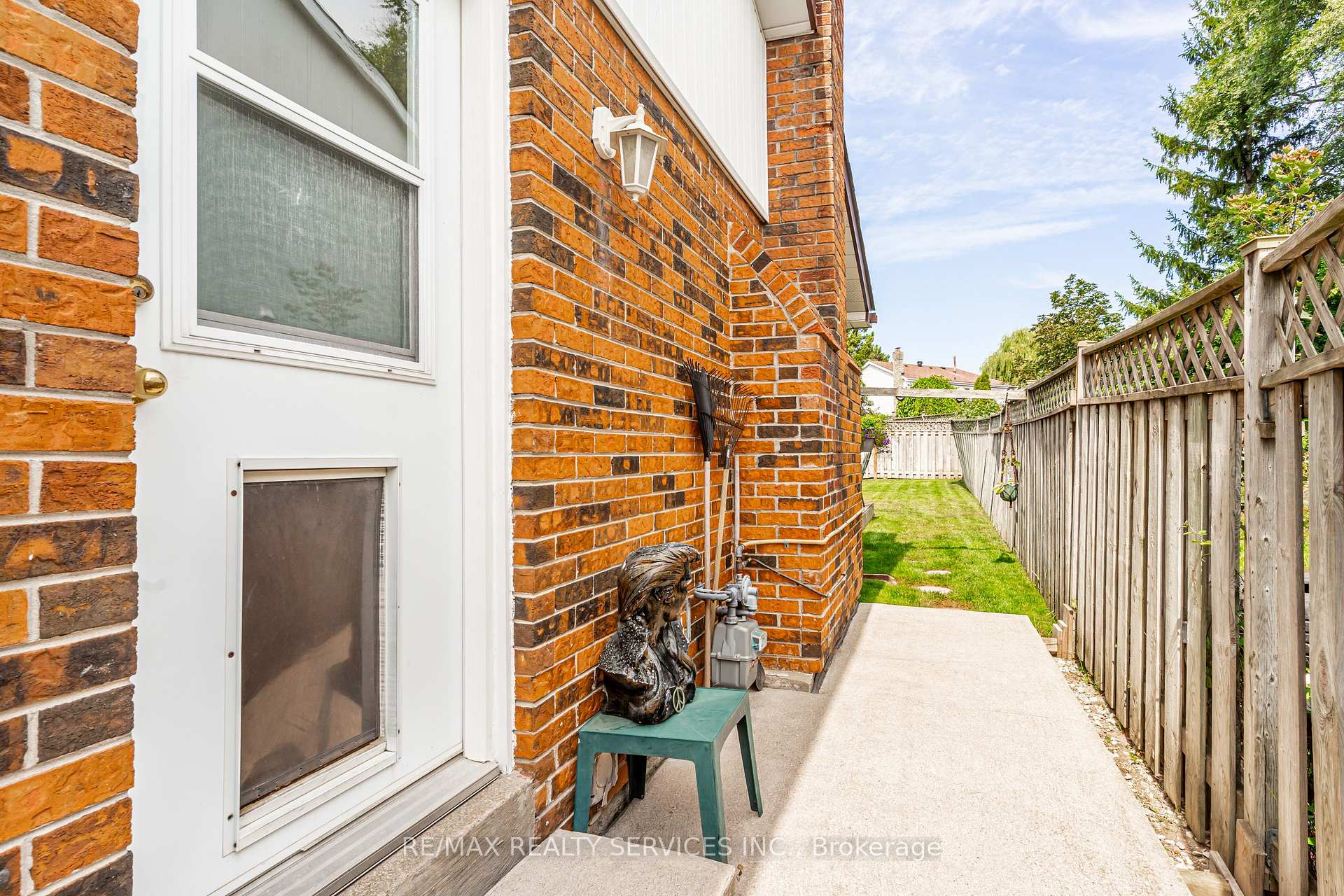 Photo 39 of 4 Markham Street, Brampton, Central Park — HOMEH