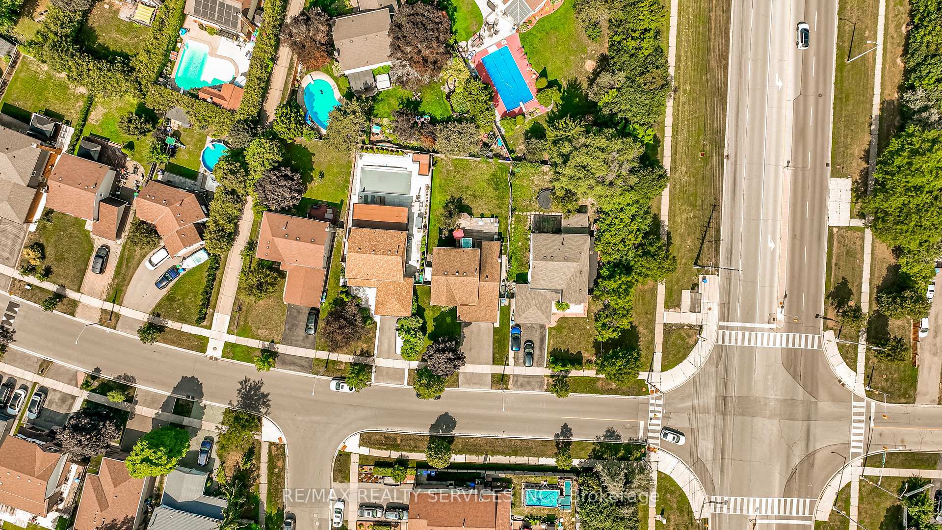 Photo 48 of 4 Markham Street, Brampton, Central Park — HOMEH