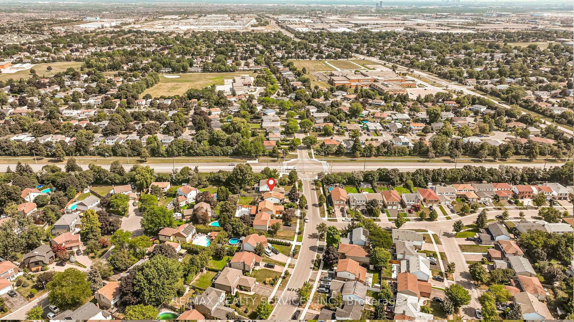 Photo 49 of 4 Markham Street, Brampton, Central Park — HOMEH