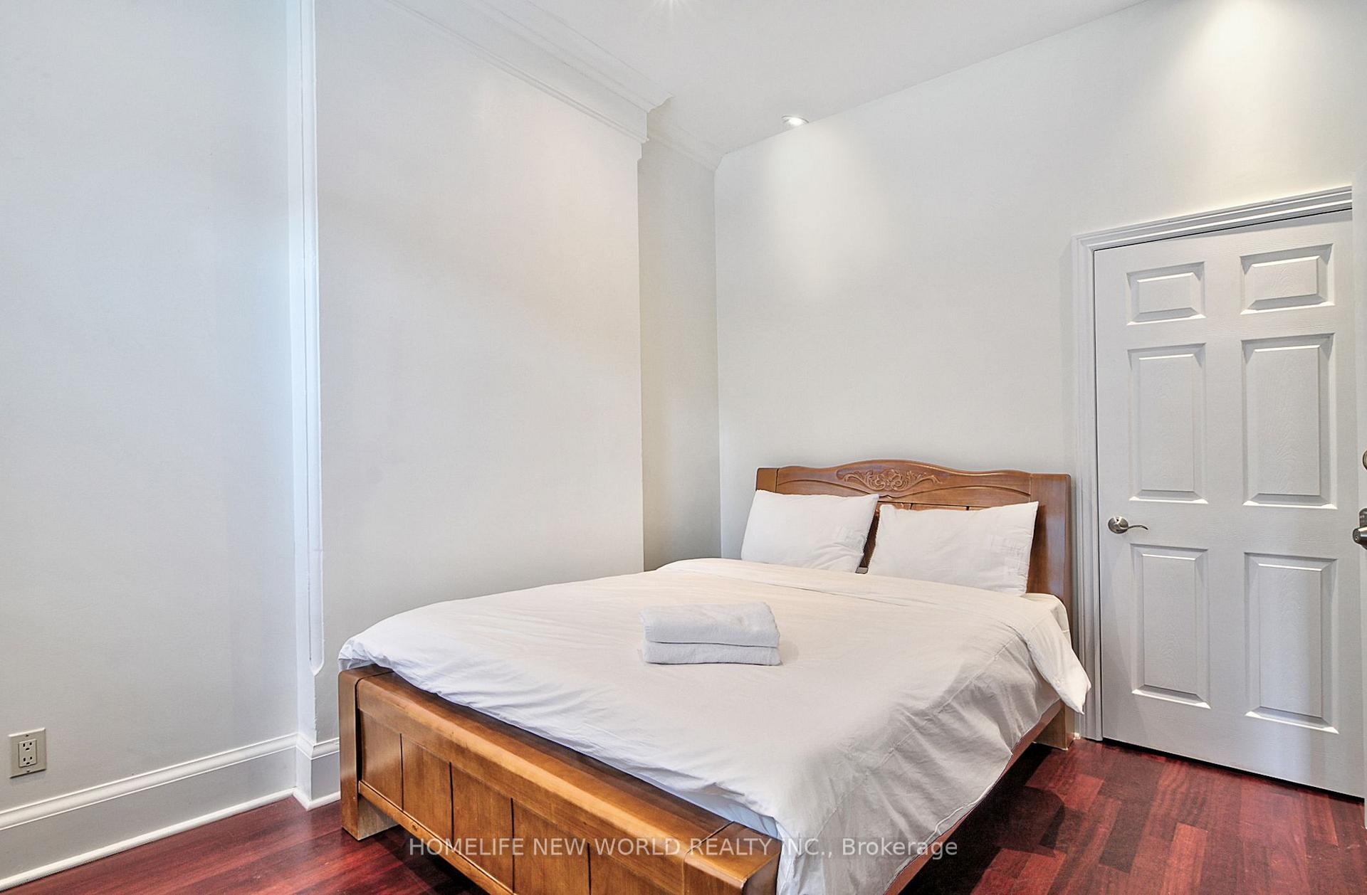 Photo 4 of 126 Mcgill Street, Toronto, Church-Yonge Corridor — HOMEH