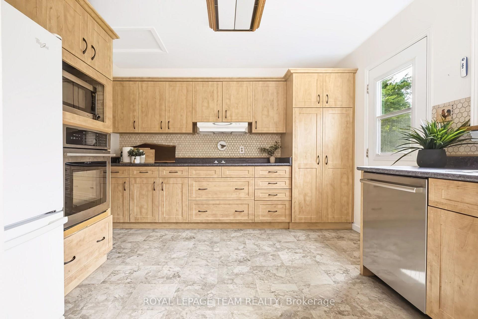 Photo 12 of 1016 Boucher Crescent, Ottawa, Manotick South to Roger Stevens — HOMEH