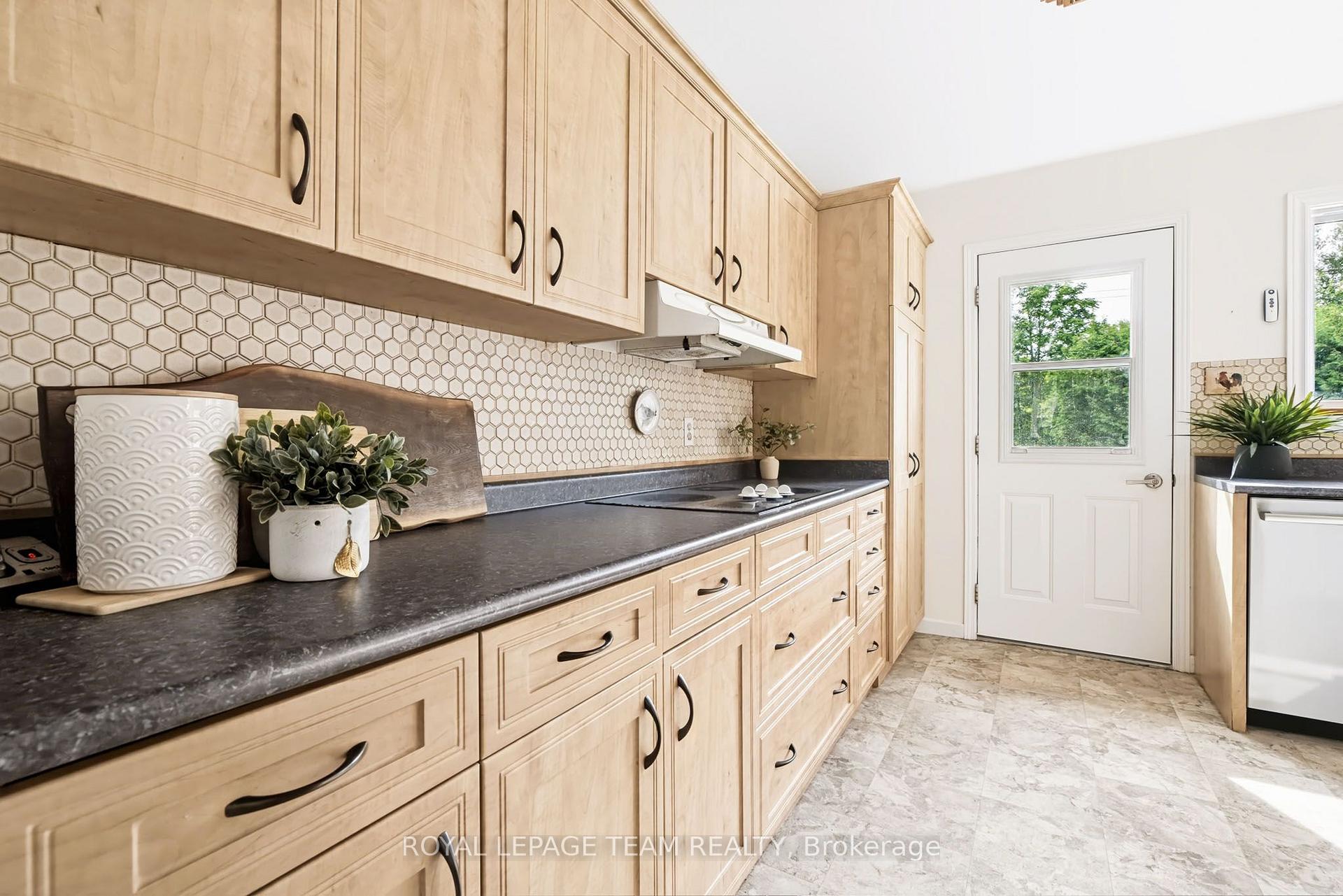 Photo 13 of 1016 Boucher Crescent, Ottawa, Manotick South to Roger Stevens — HOMEH