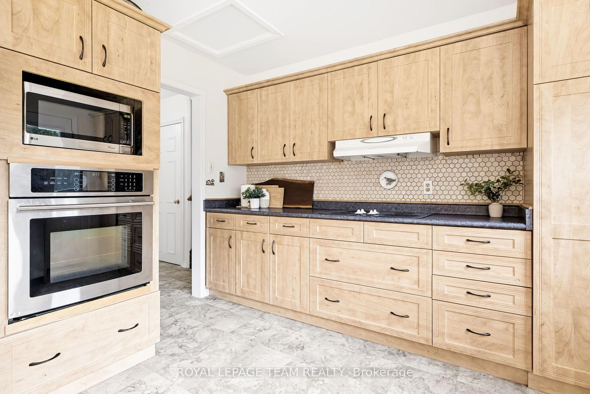 Photo 14 of 1016 Boucher Crescent, Ottawa, Manotick South to Roger Stevens — HOMEH