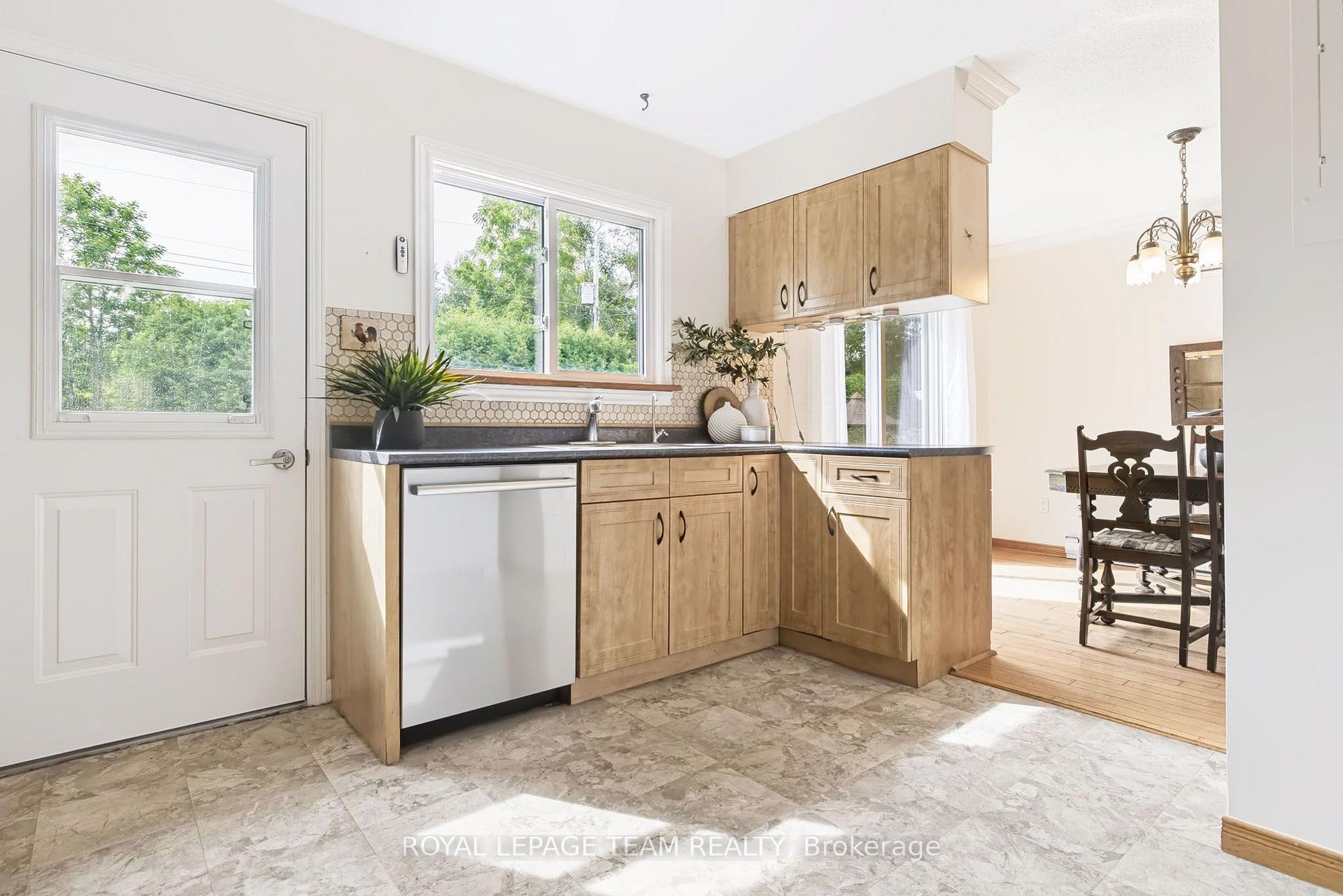 Photo 15 of 1016 Boucher Crescent, Ottawa, Manotick South to Roger Stevens — HOMEH