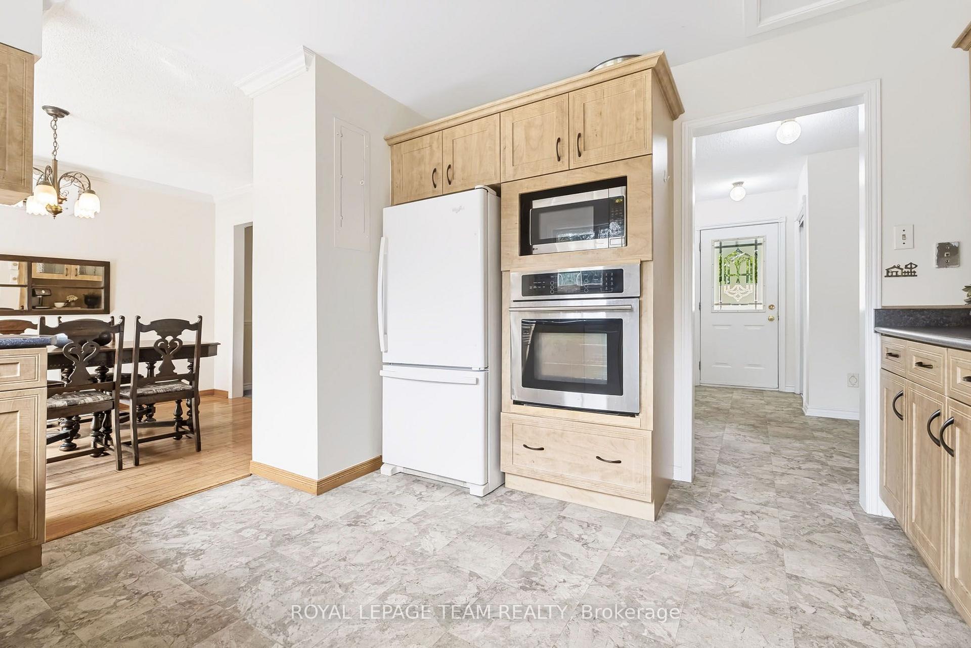 Photo 16 of 1016 Boucher Crescent, Ottawa, Manotick South to Roger Stevens — HOMEH